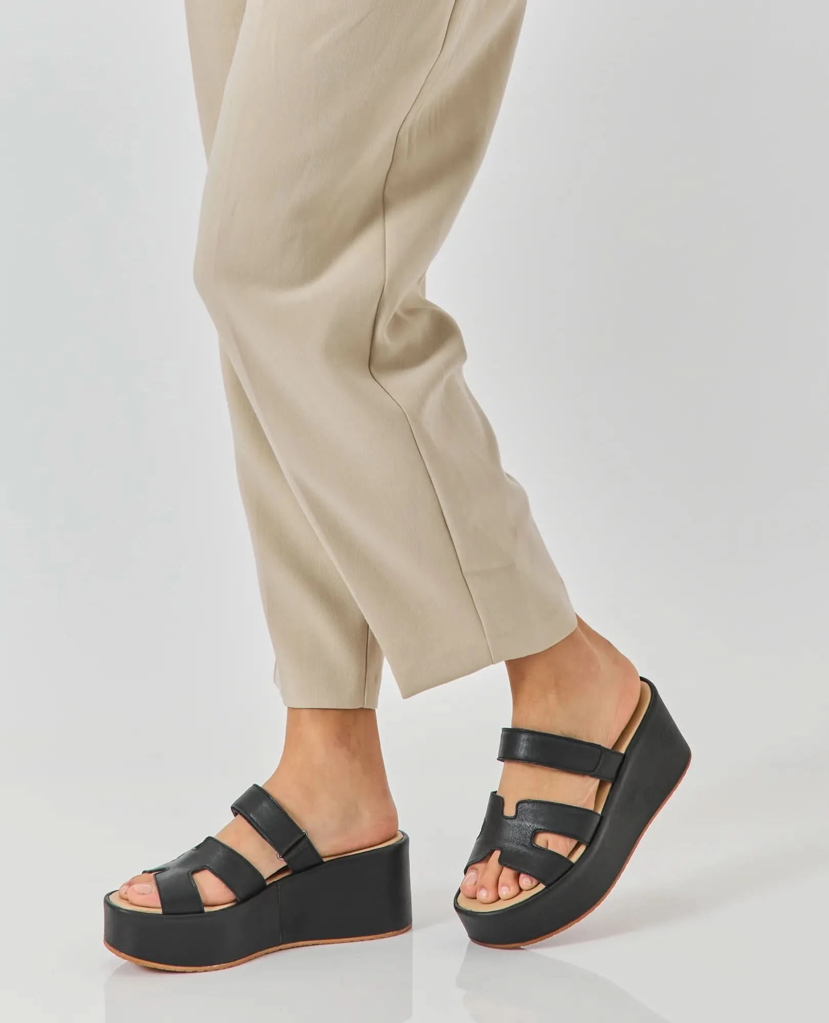 כפכפי פלטפורמה - דלפינה - B Unique - כפכפים