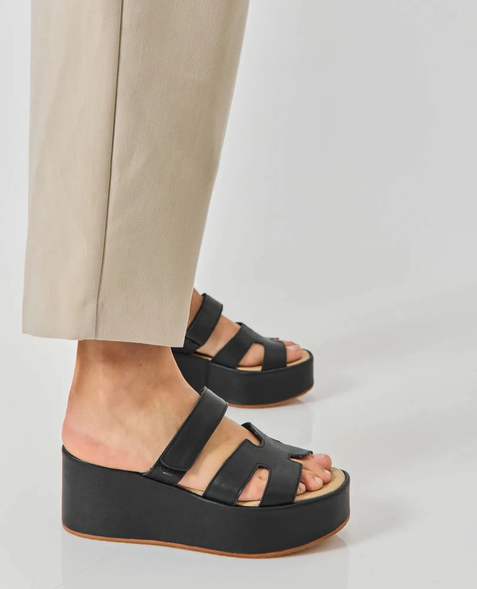 כפכפי פלטפורמה - דלפינה - B Unique - כפכפים