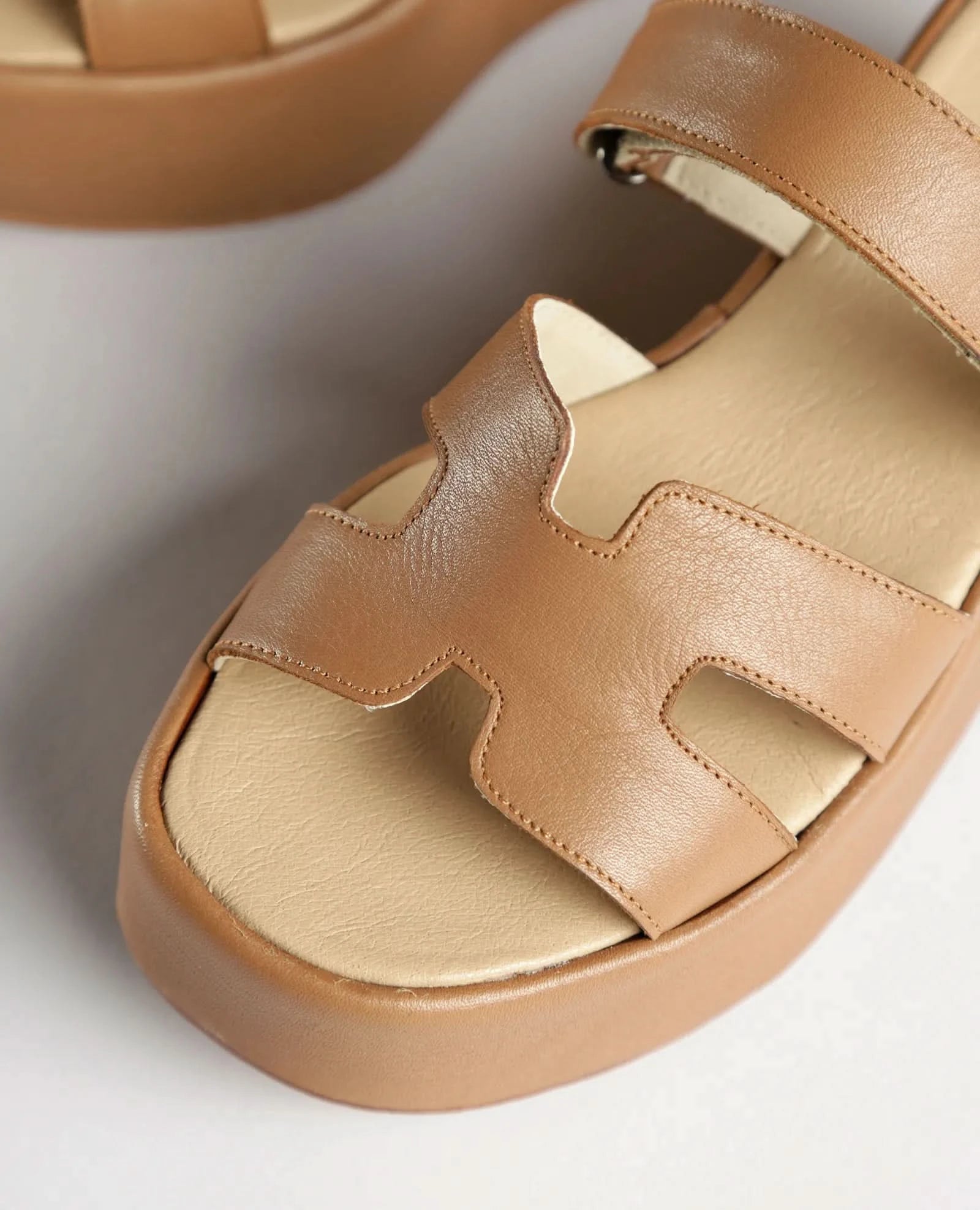 כפכפי פלטפורמה - דלפינה - B Unique