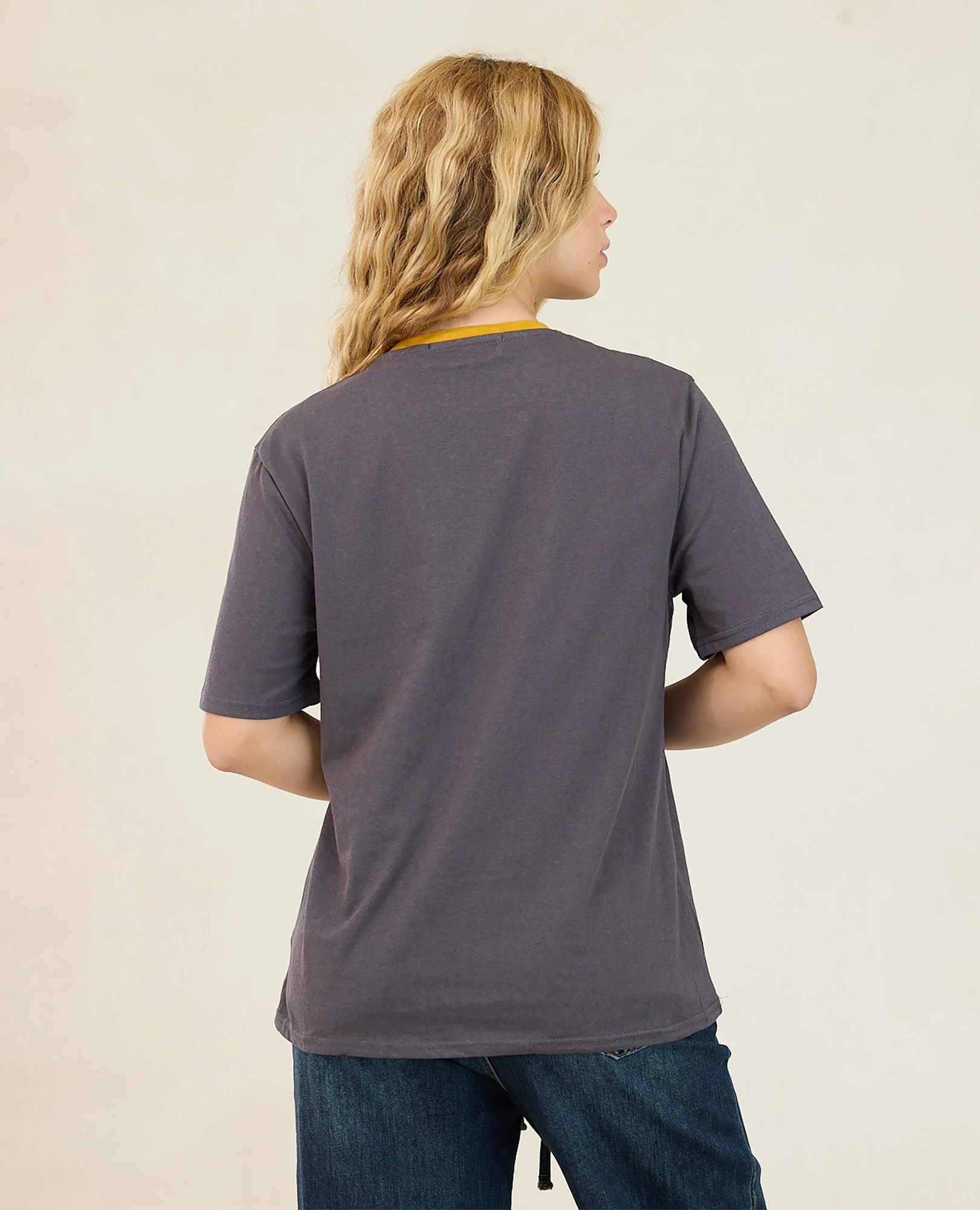 חולצת טישרט דגם הוטל - B Unique - חולצה