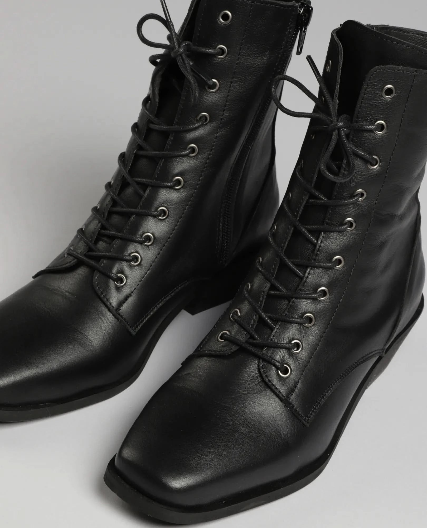 מגפונים עם שרוכים- שיר - B Unique - מגפונים