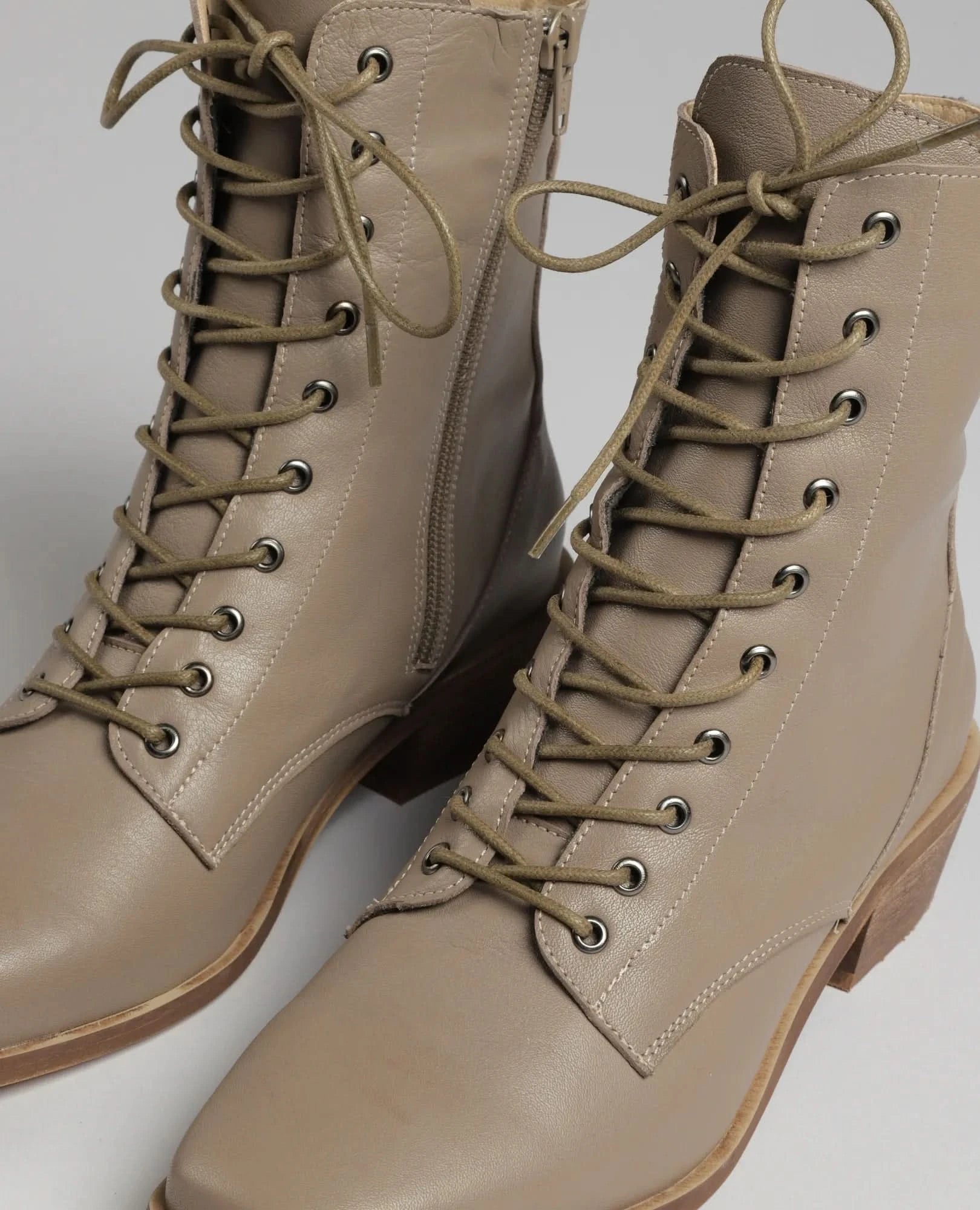 מגפונים עם שרוכים- שיר - B Unique - מגפונים