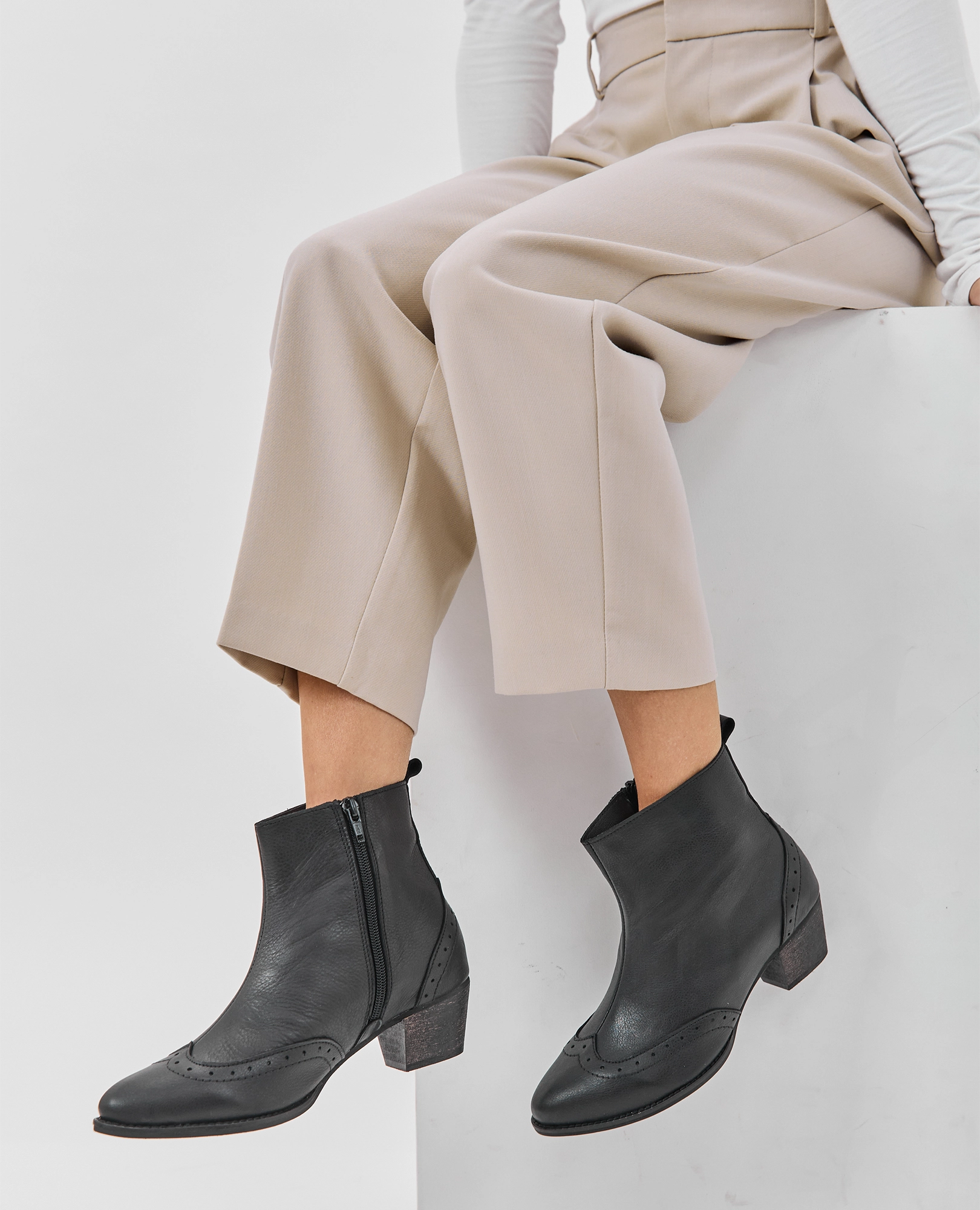 מגפוני עקב - קארין - B Unique - מגפונים