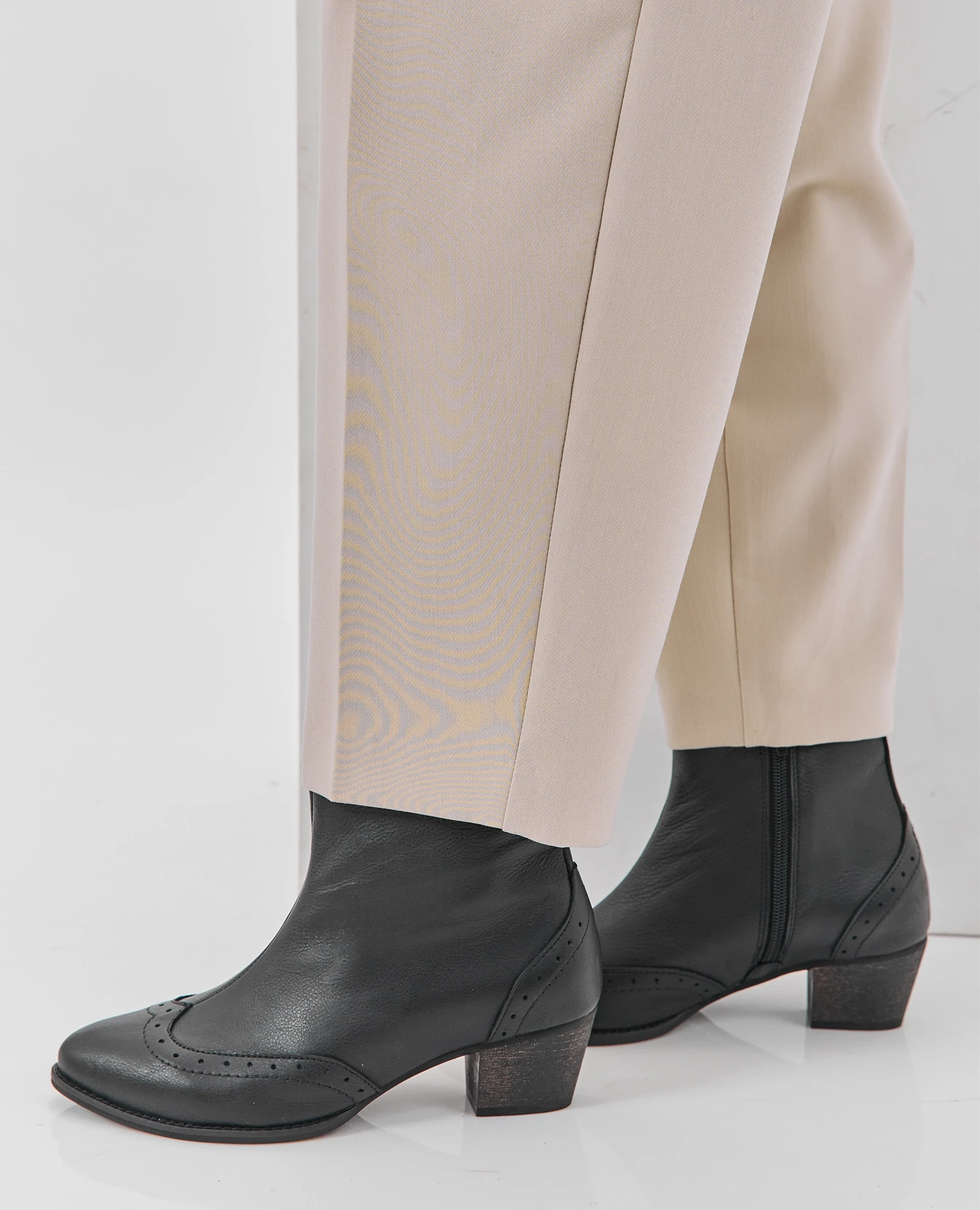 מגפוני עקב - קארין - B Unique - מגפונים