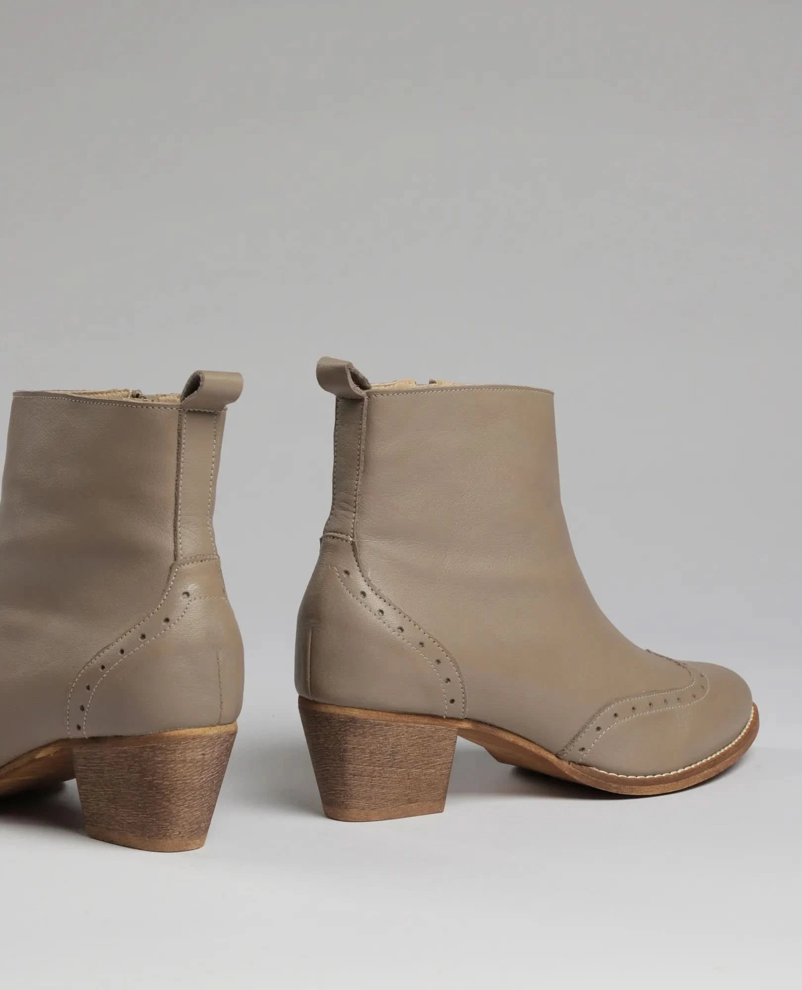 מגפוני עקב - קארין - B Unique - מגפונים