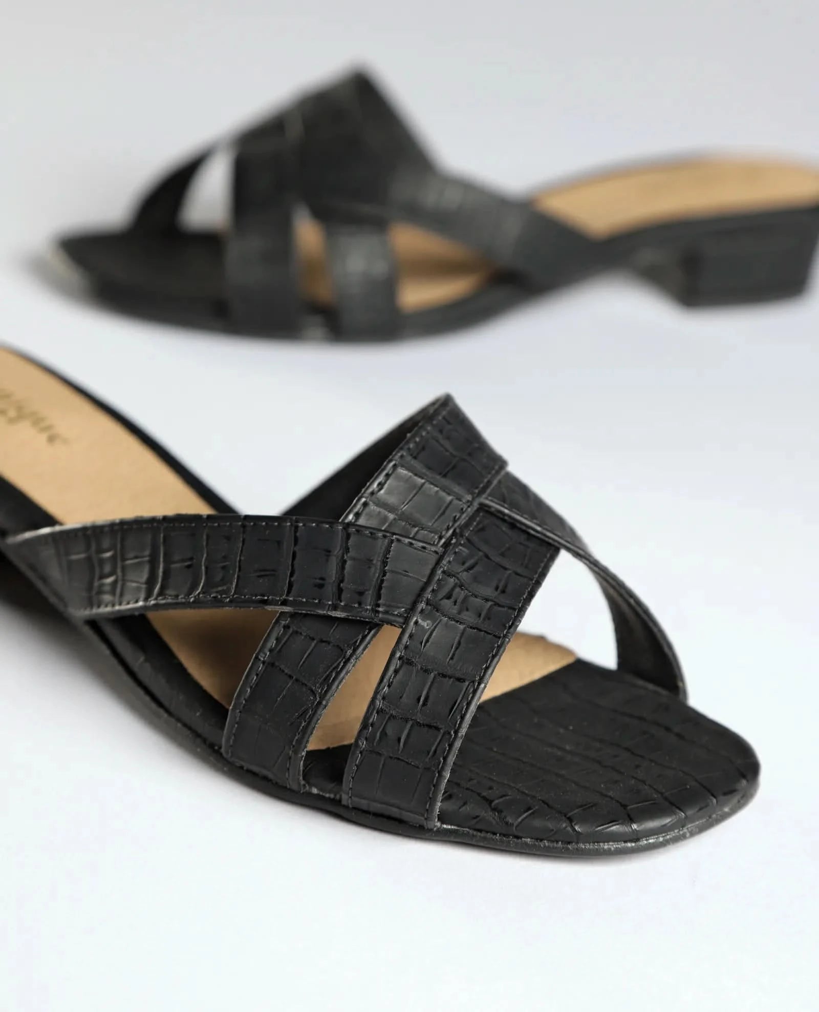 כפכפי רצועות - קווין - B Unique