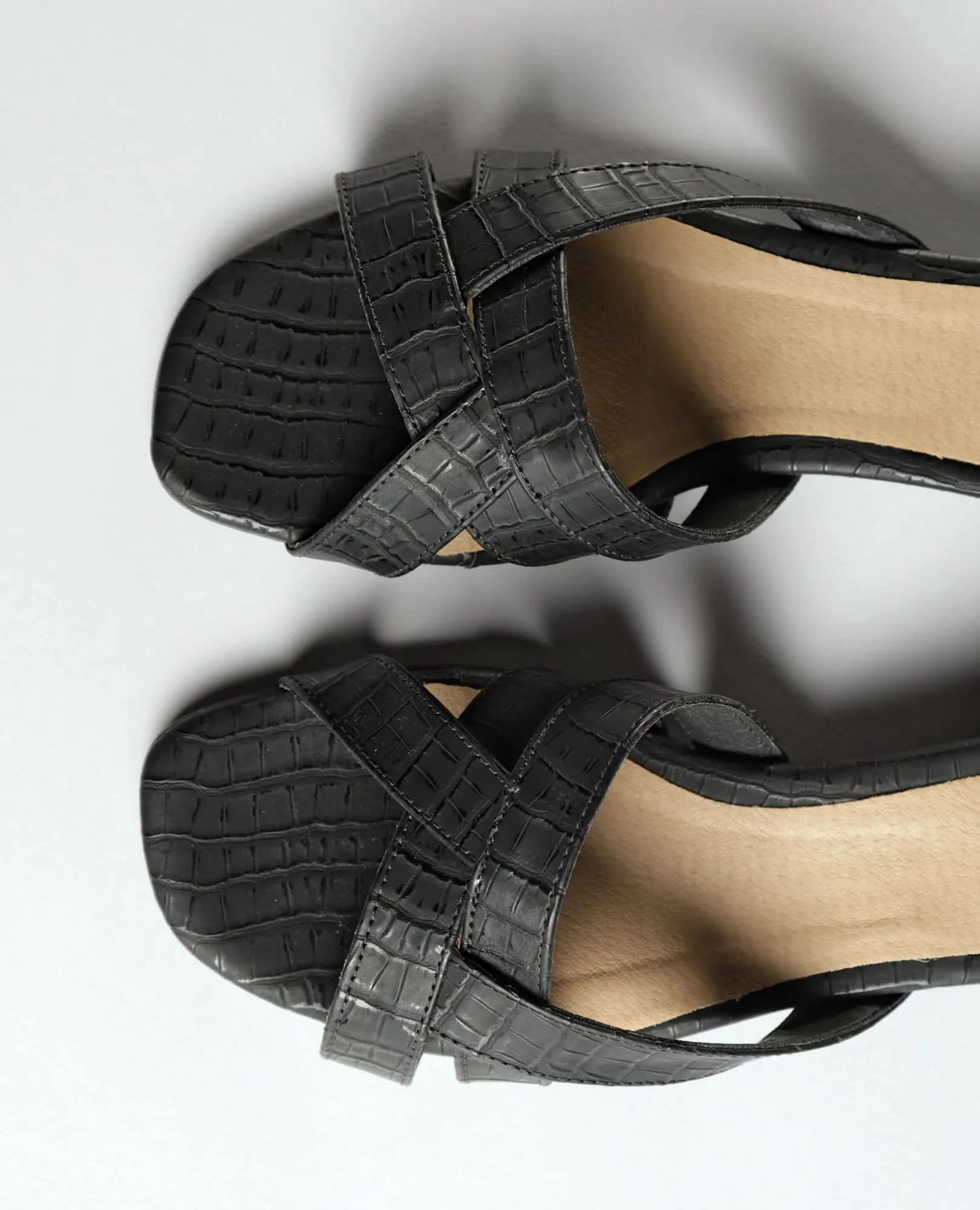 כפכפי רצועות - קווין - B Unique