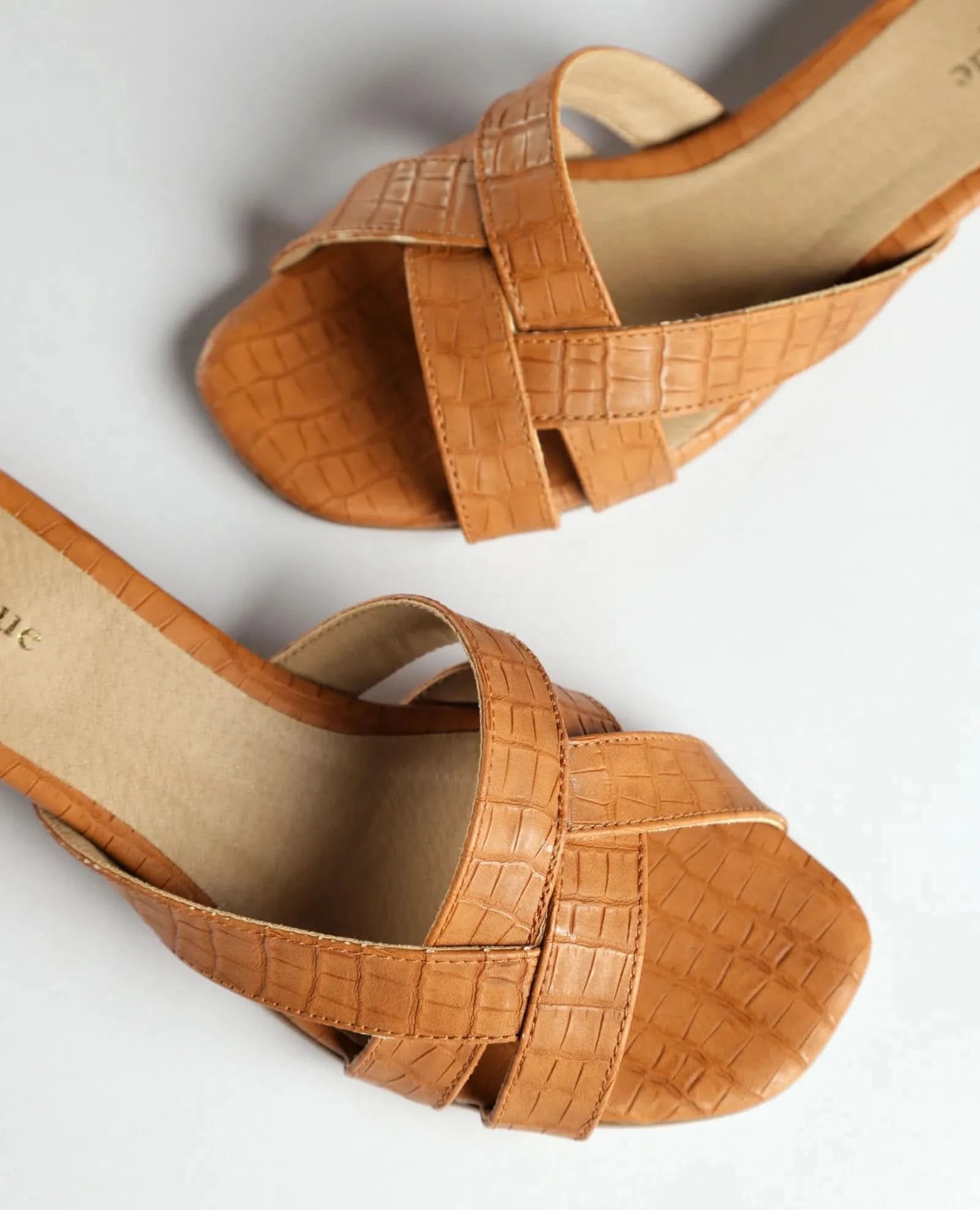 כפכפי רצועות - קווין - B Unique