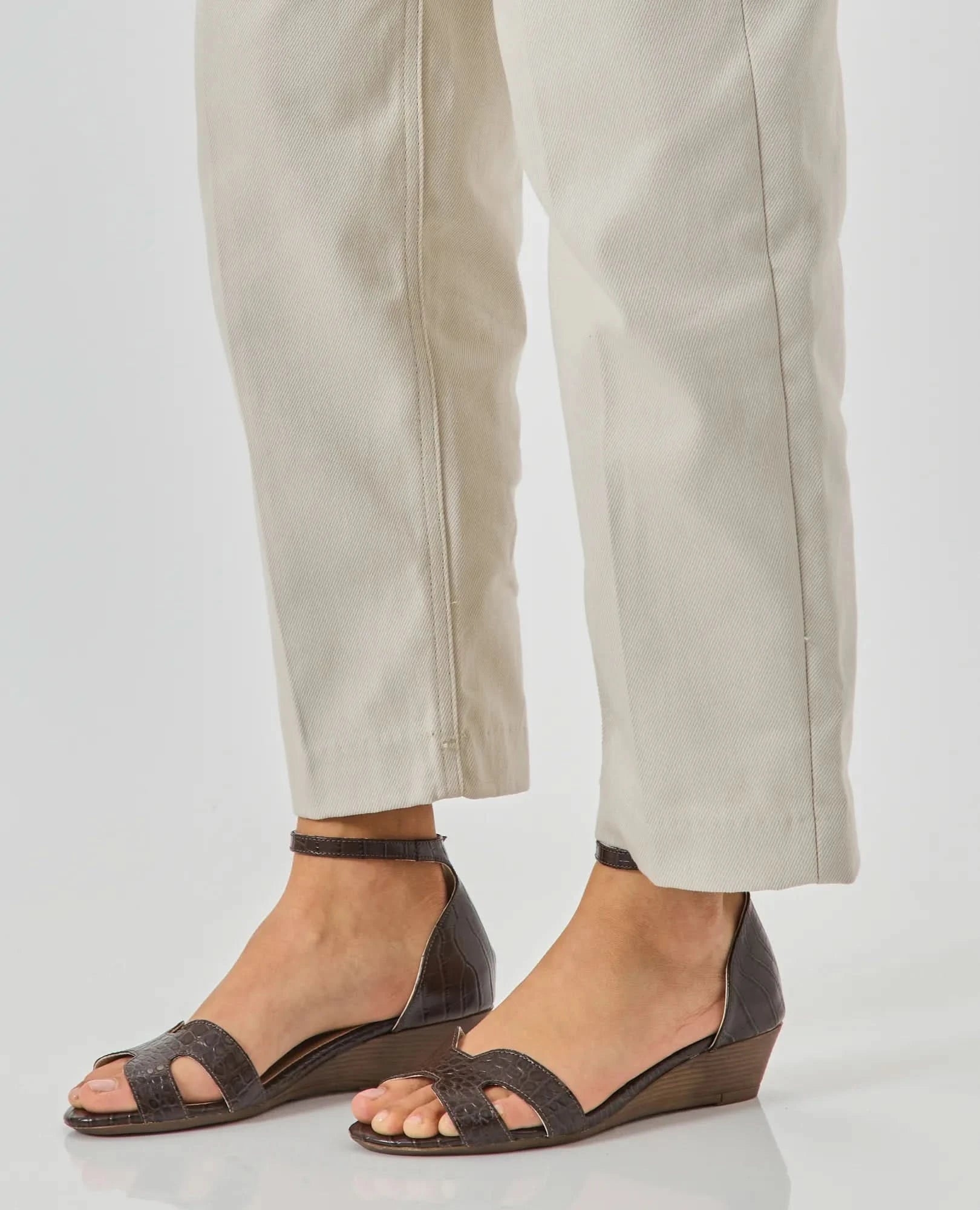 סנדלים סגורים - דרלה - B Unique - סנדלים