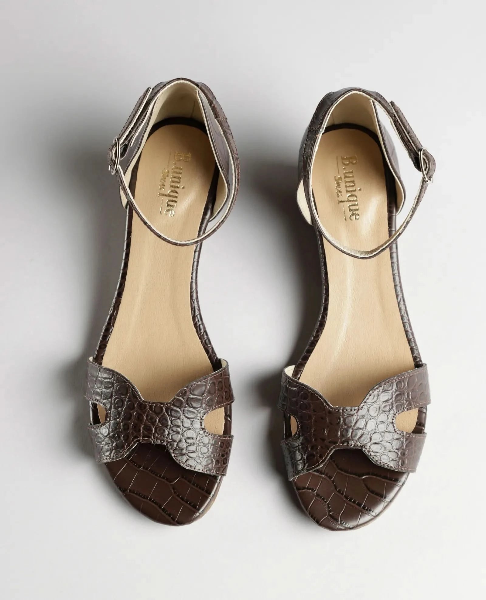 סנדלים סגורים - דרלה - B Unique