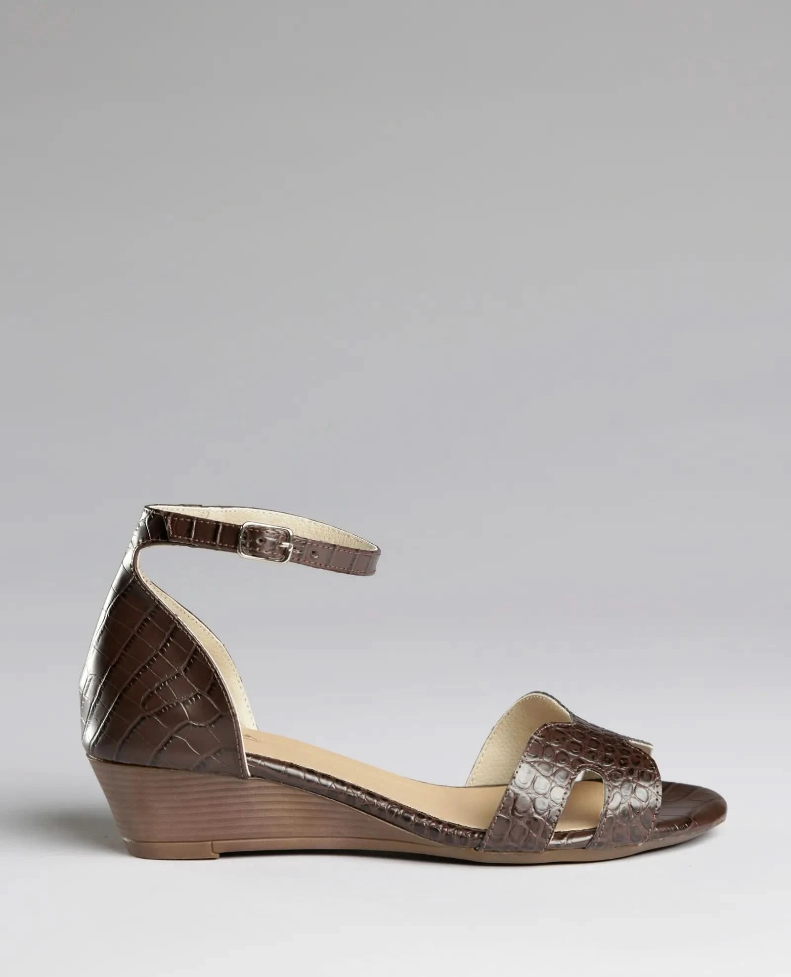 סנדלים סגורים - דרלה - B Unique