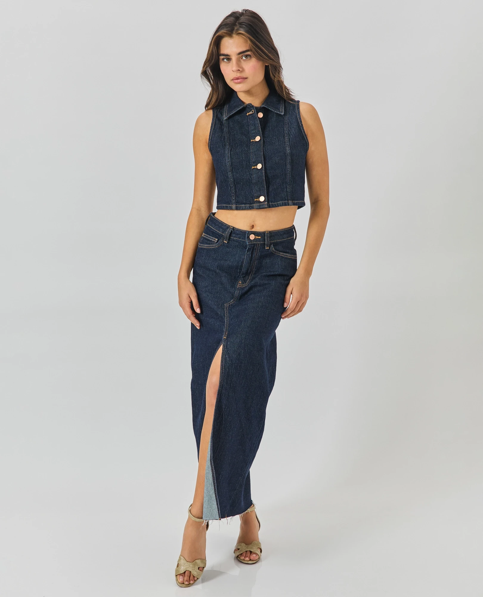 סנדלים סגורים - דרלה - B Unique - סנדלים