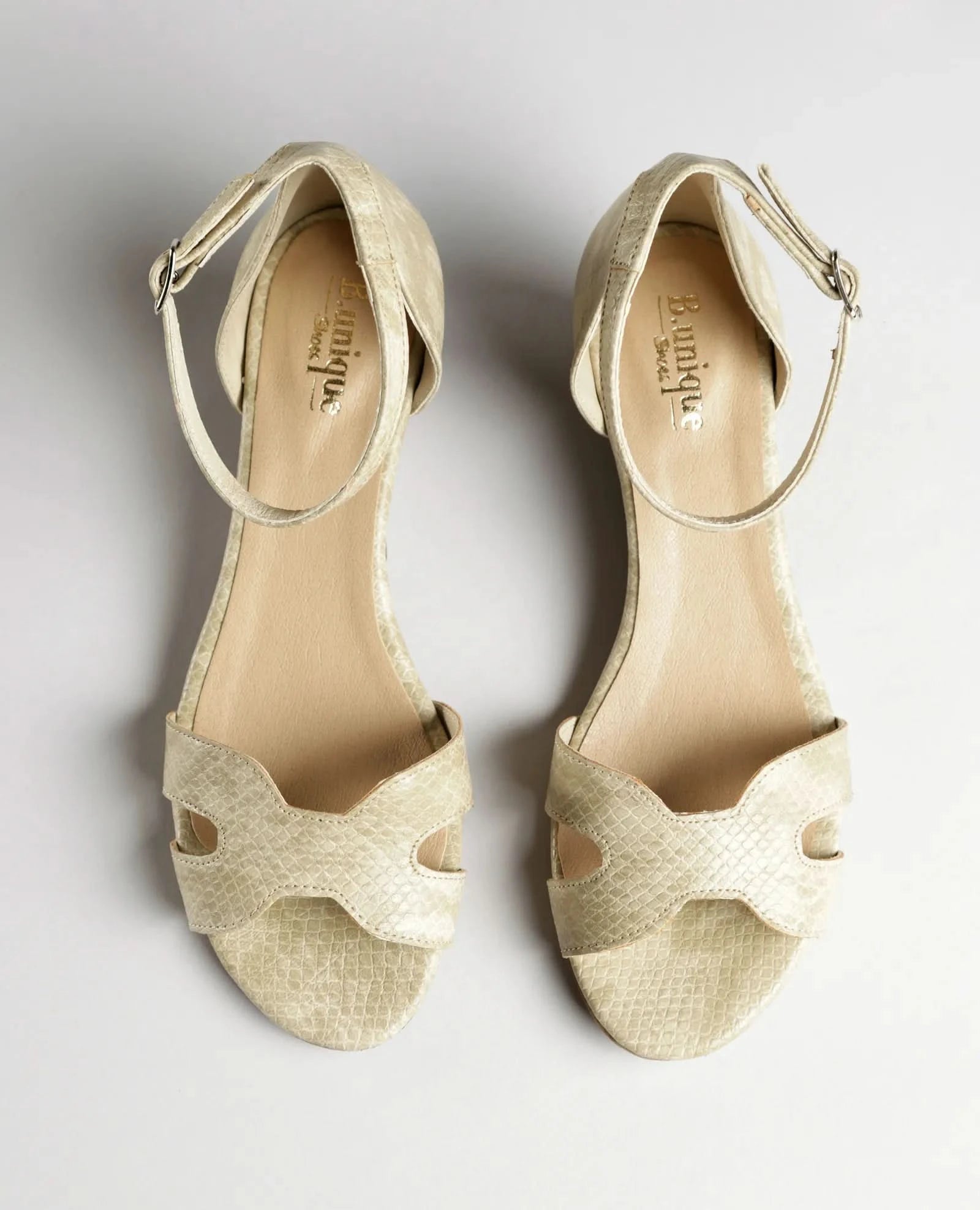 סנדלים סגורים - דרלה - B Unique