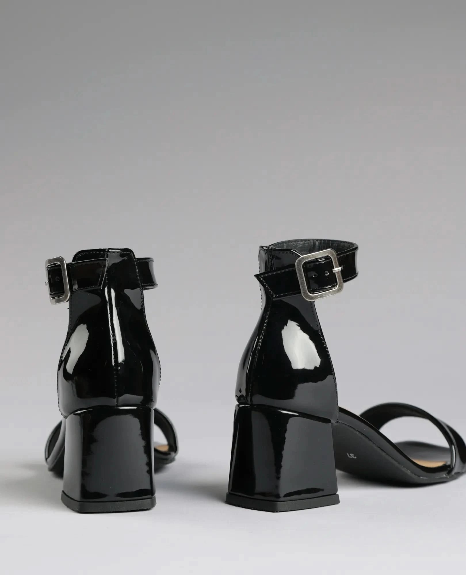 סנדלי עקב - פטרישה - B Unique