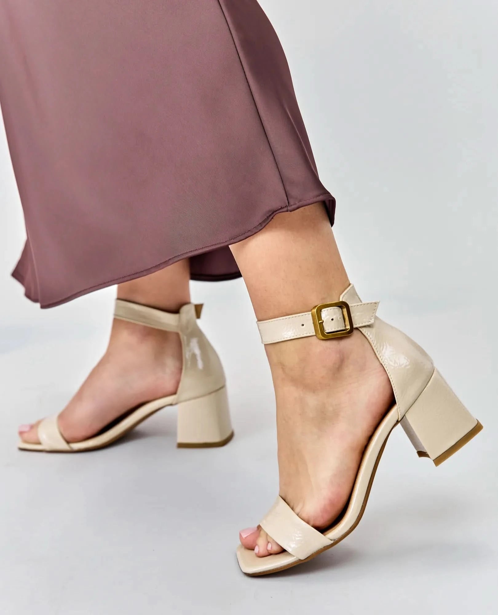 סנדלי עקב - פטרישה - B Unique