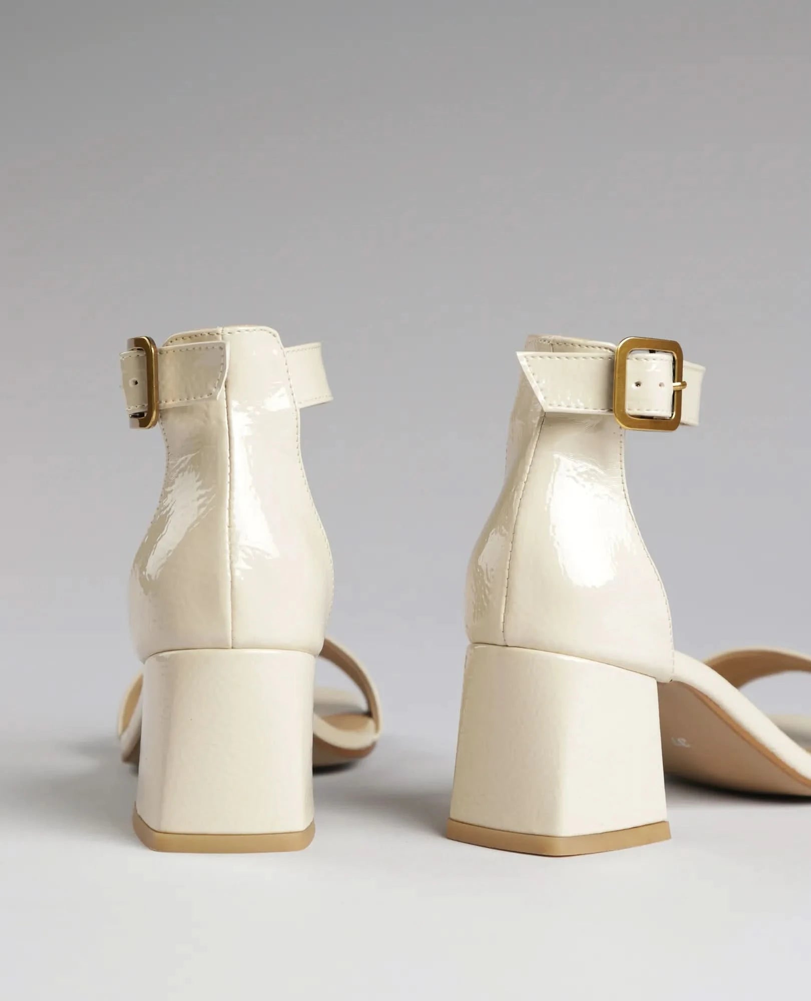 סנדלי עקב - פטרישה - B Unique