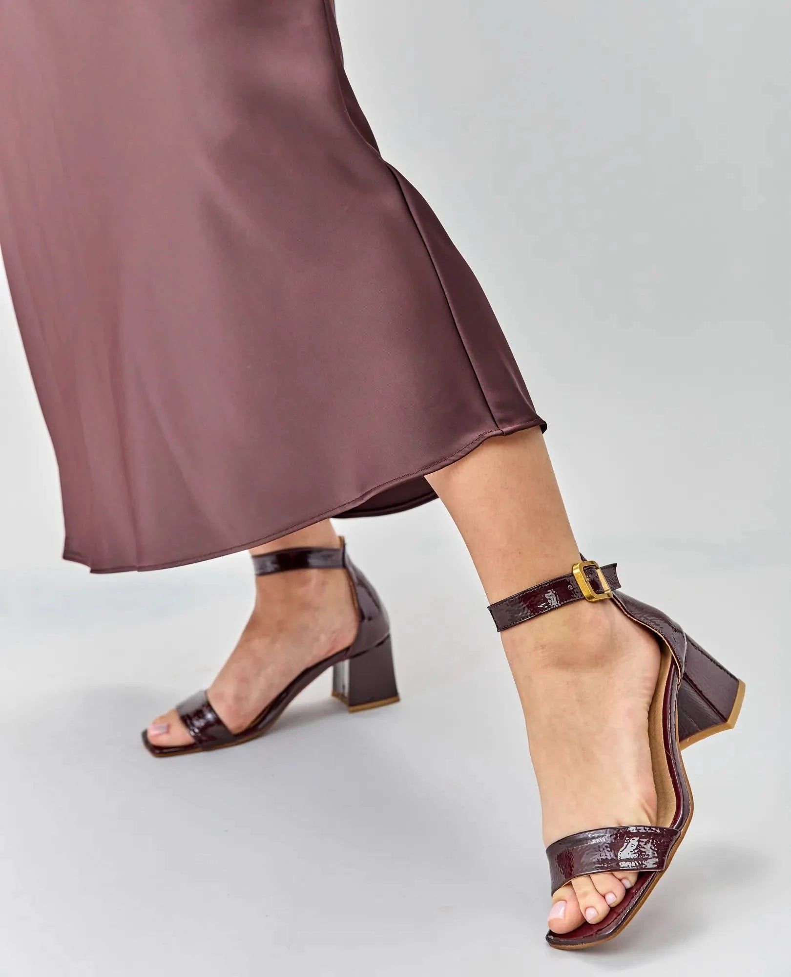 סנדלי עקב - פטרישה - B Unique