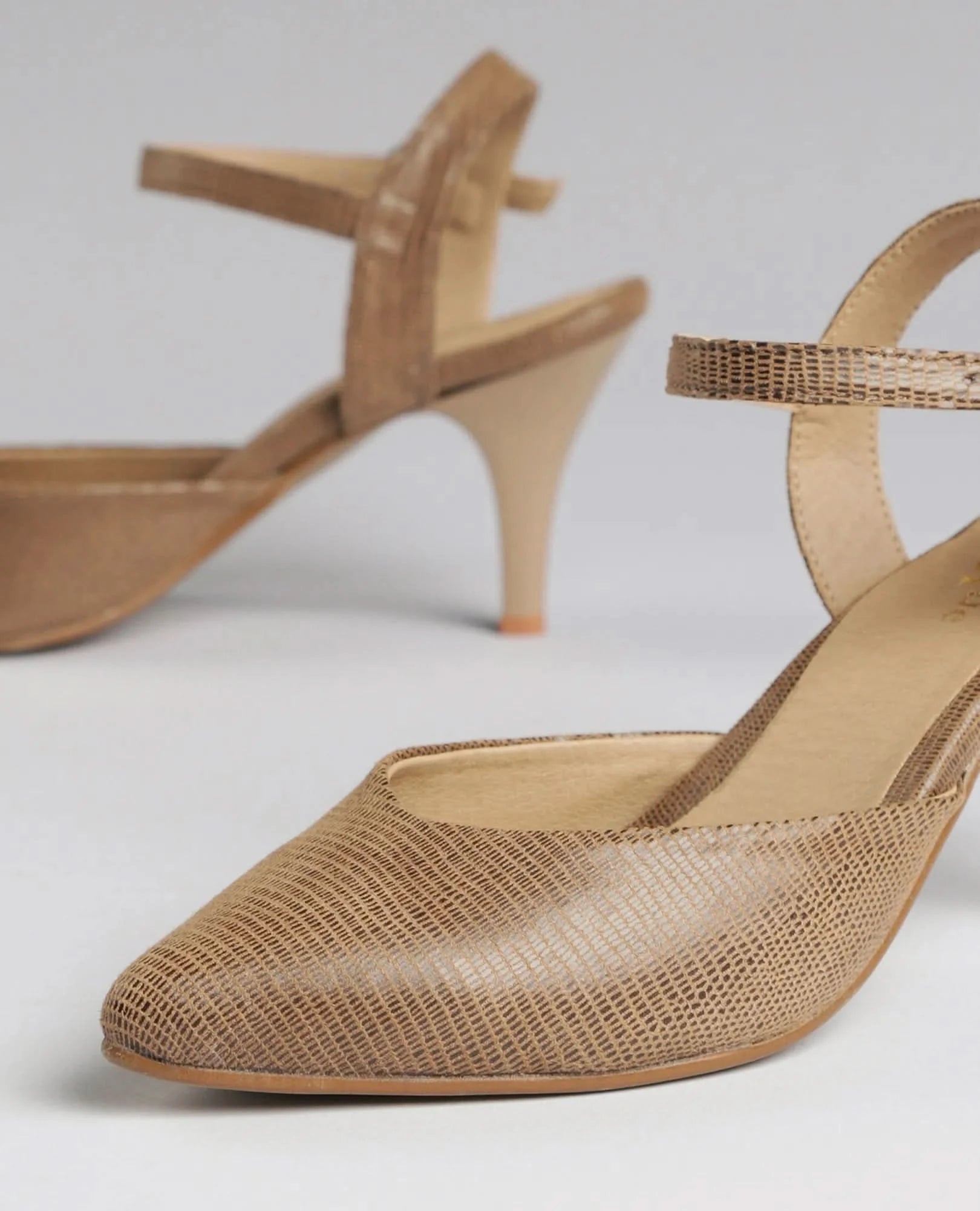 נעלי עקב- פנלופה - B Unique - דגמי מעבר