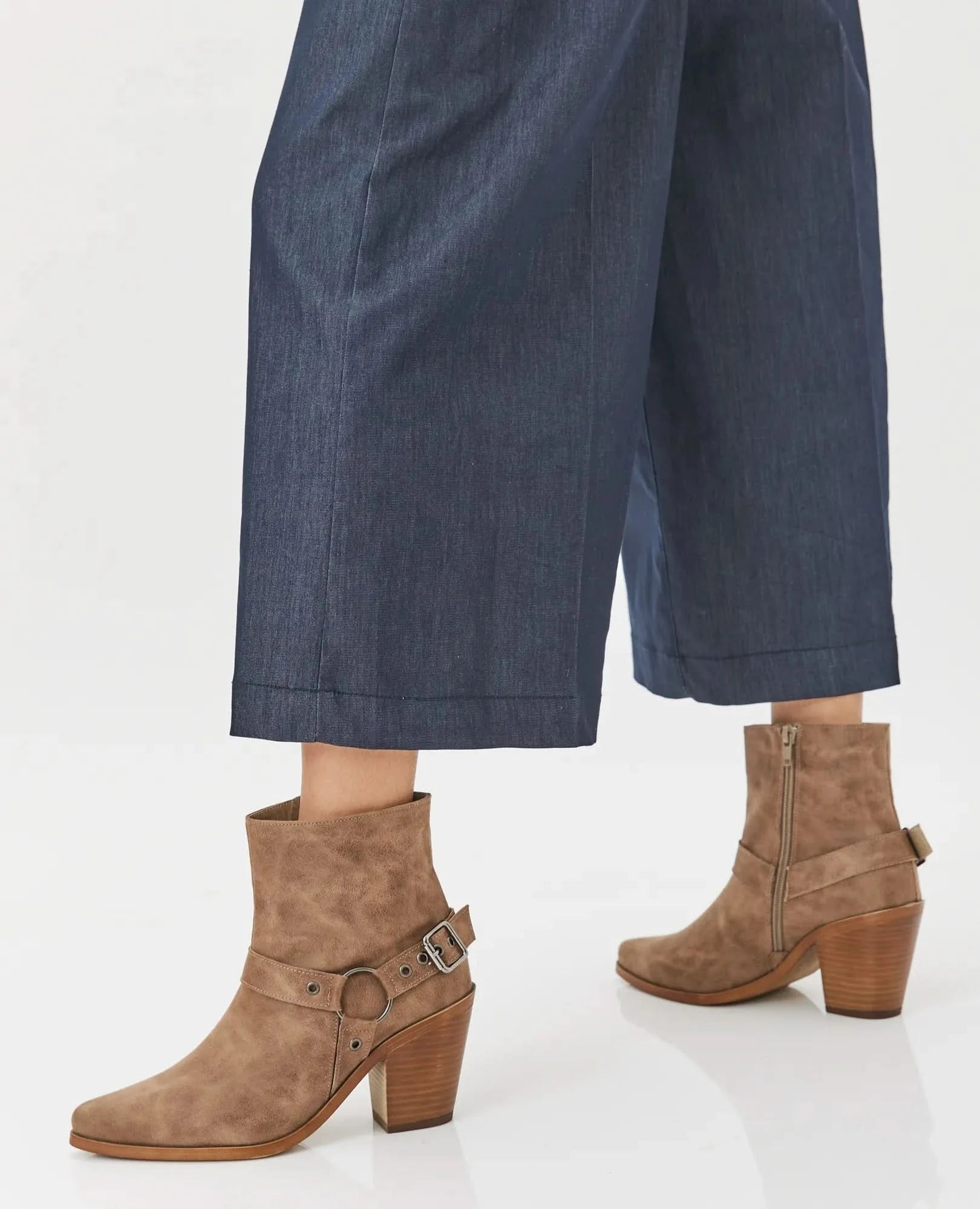 מגפוני עקב- איבון - B Unique