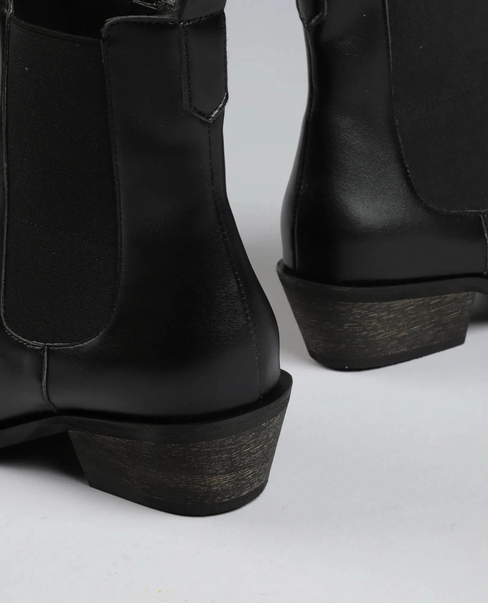 מגפוסי צ'לסי- לונה - B Unique - מגפונים