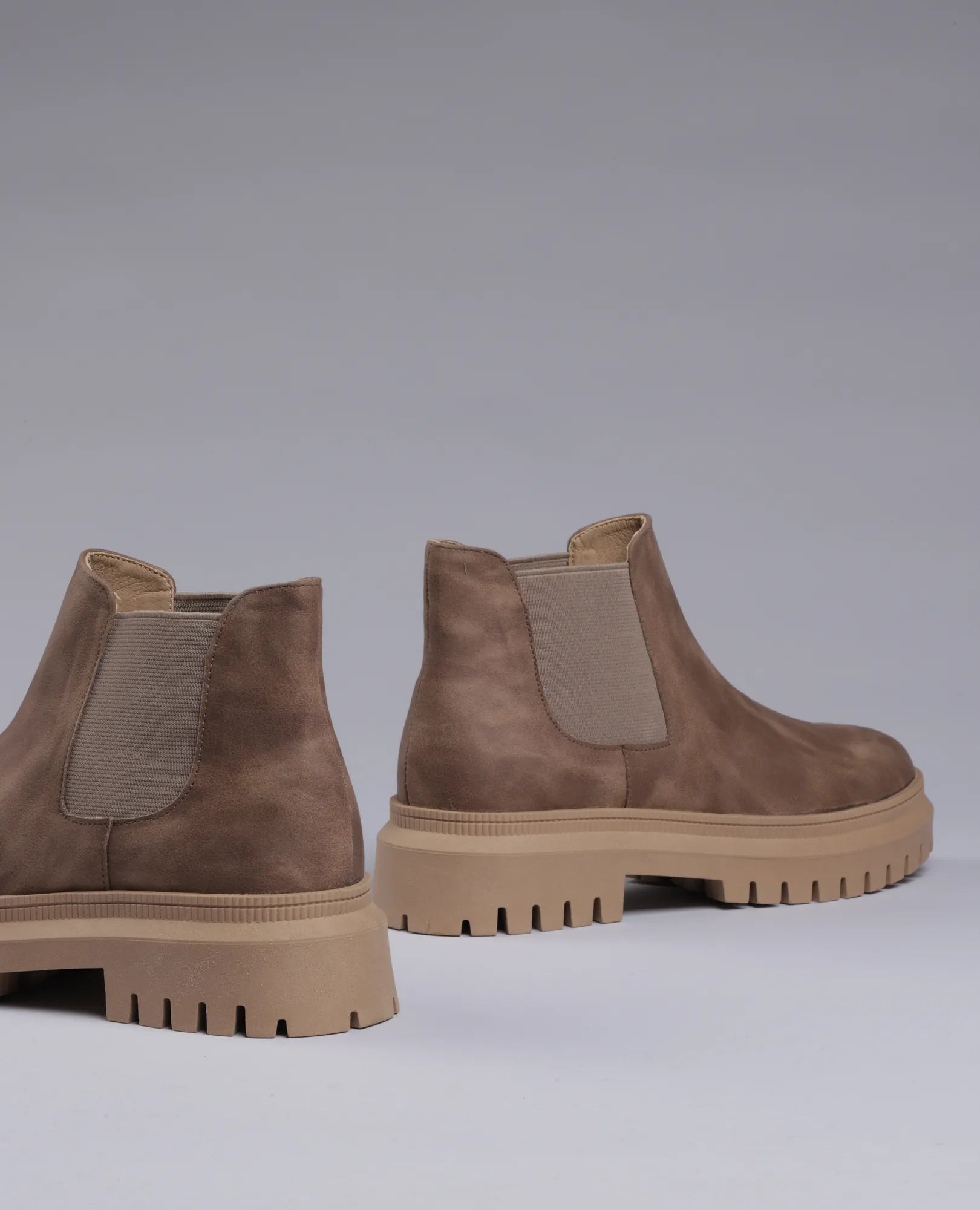 מגפוני טרקטור- אתי