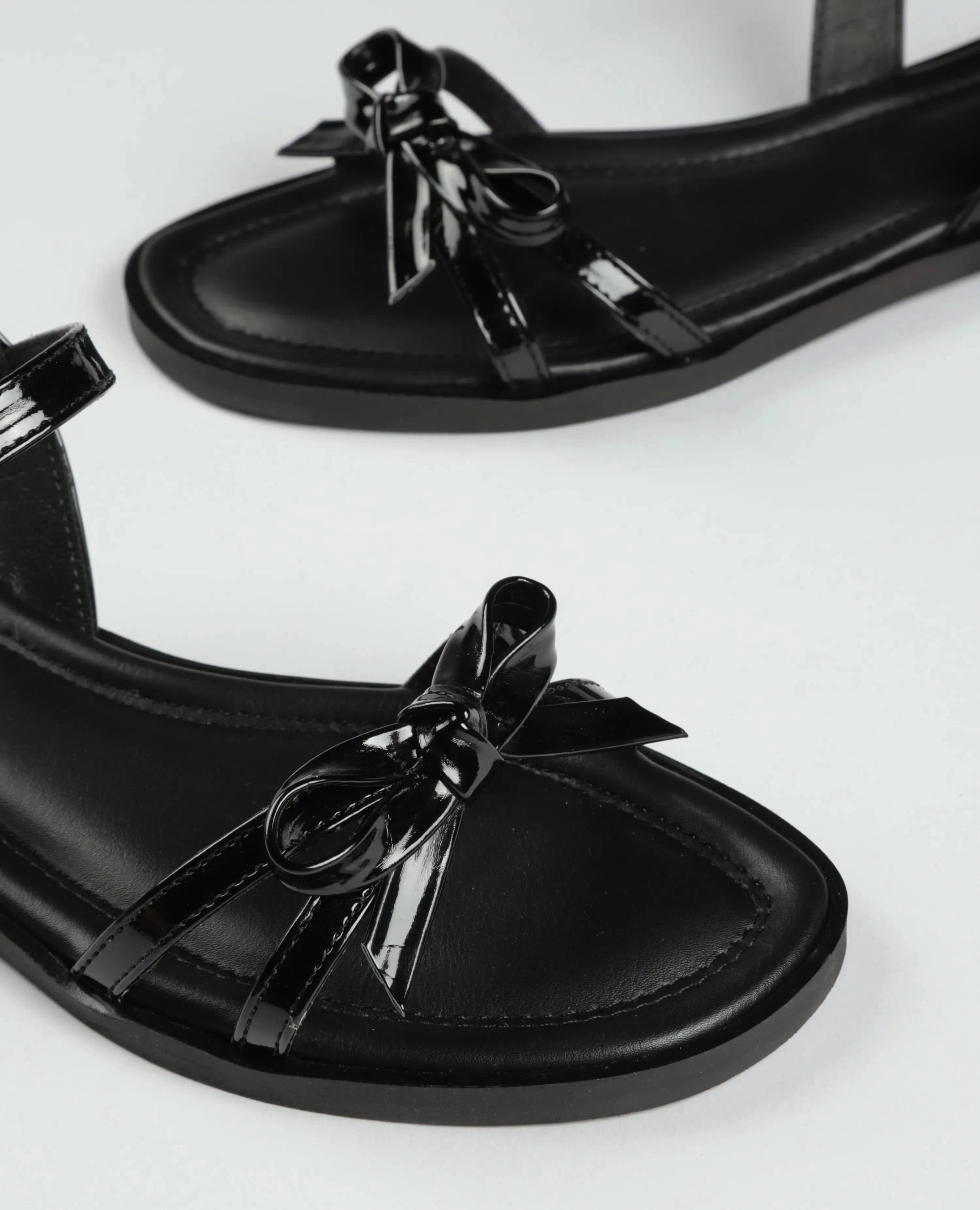 סנדלים שטוחים - רויטל - B Unique - סנדלים