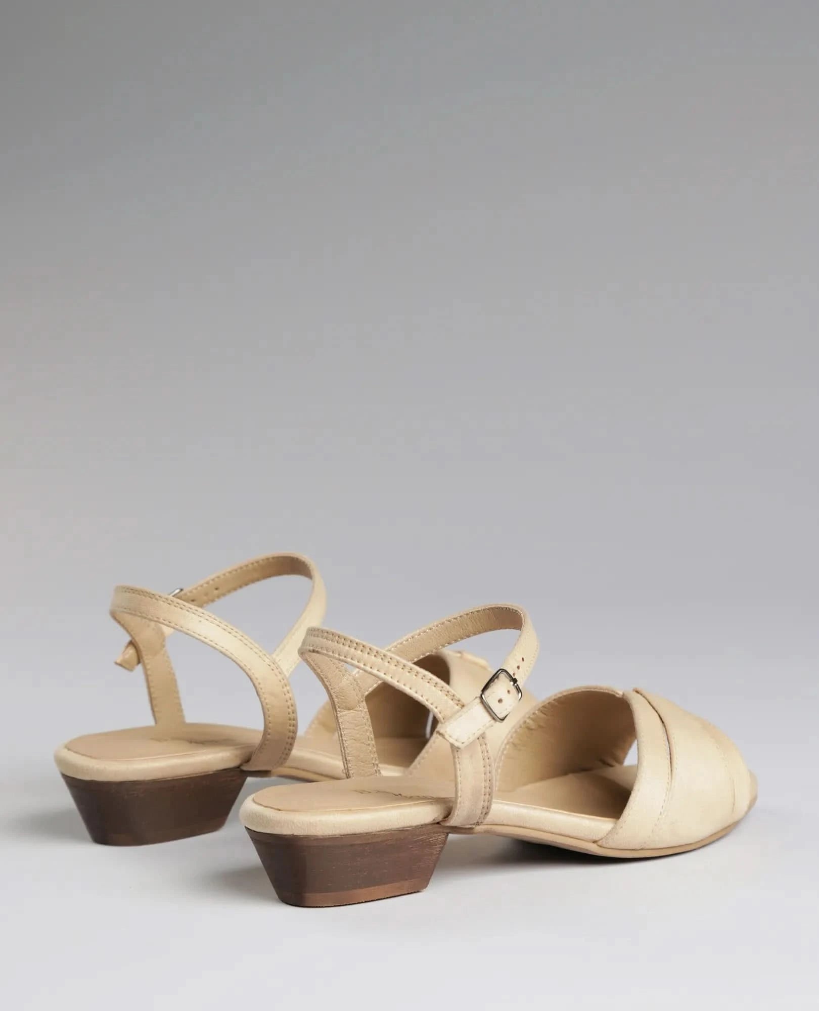 סנדלים קלאסיים - יולנדה - B Unique