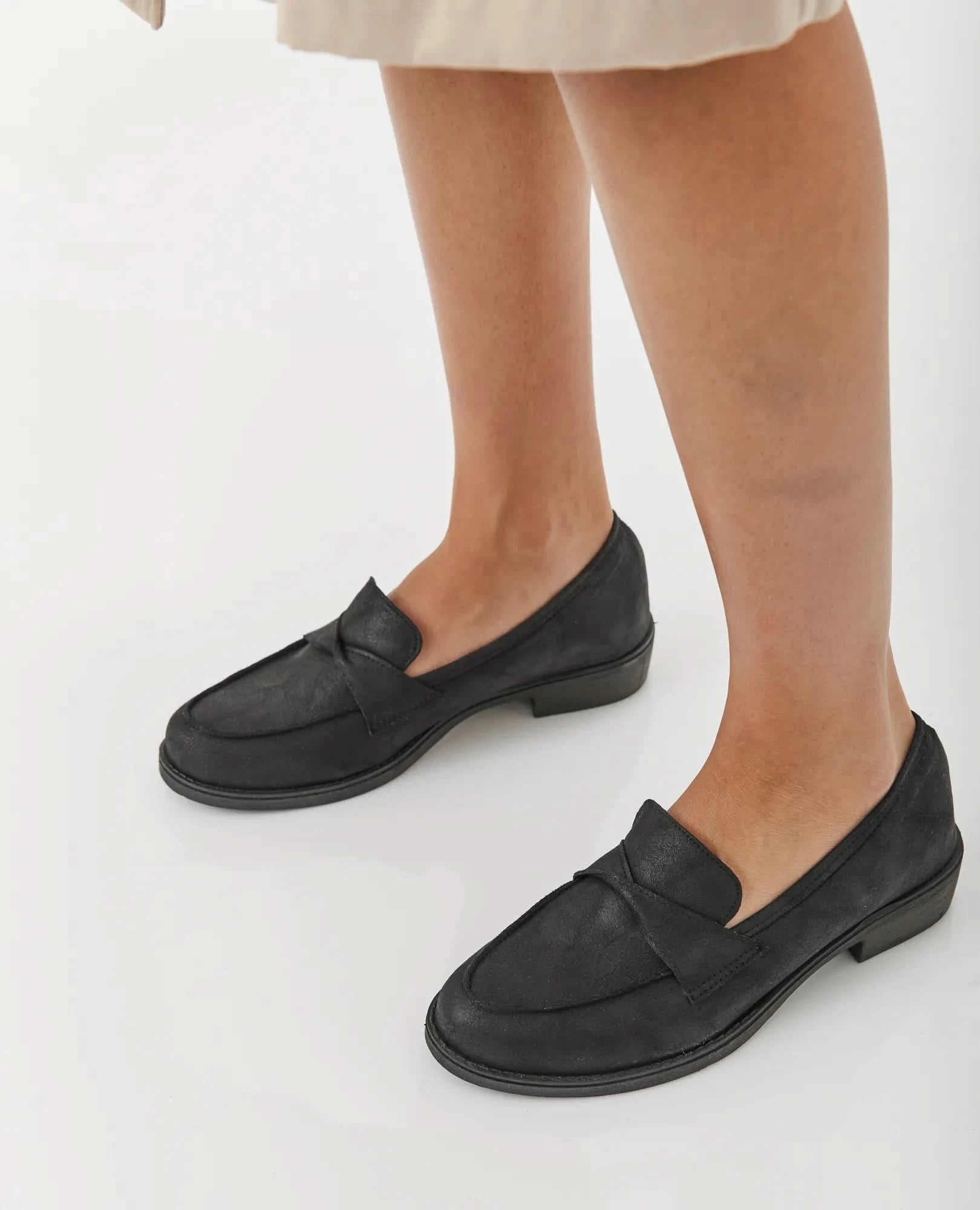 מיכל-נעלי לאופר עם רצועה