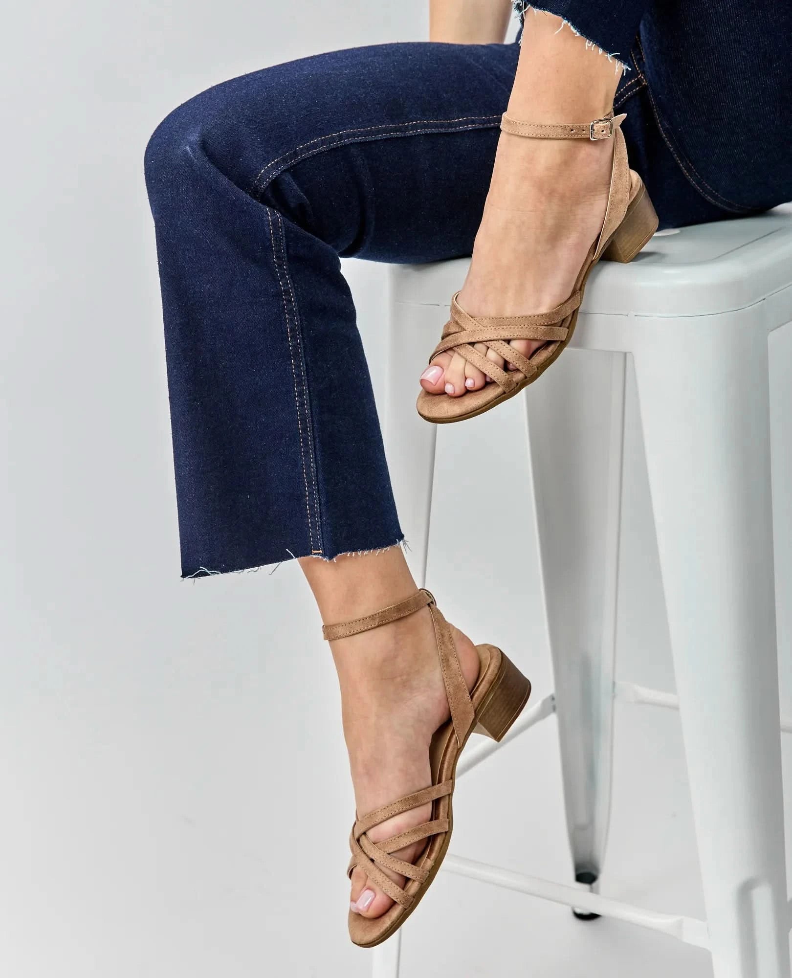 סנדלי רצועות - ג'רלדין - B Unique