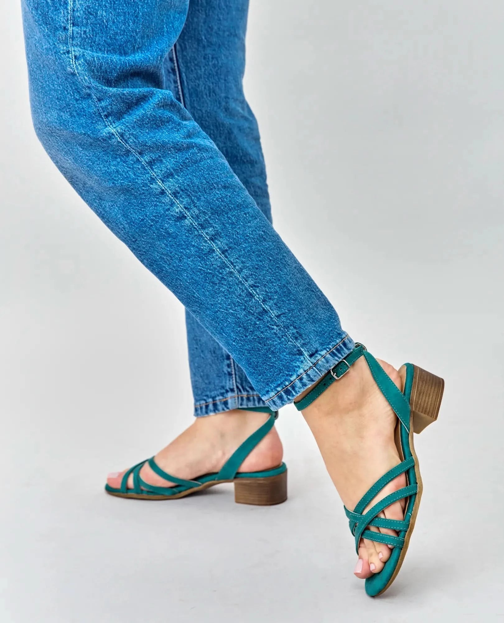 סנדלי רצועות - ג'רלדין - B Unique