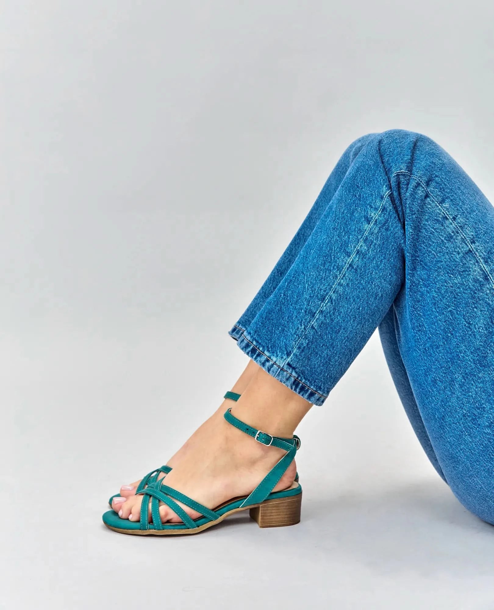 סנדלי רצועות - ג'רלדין - B Unique