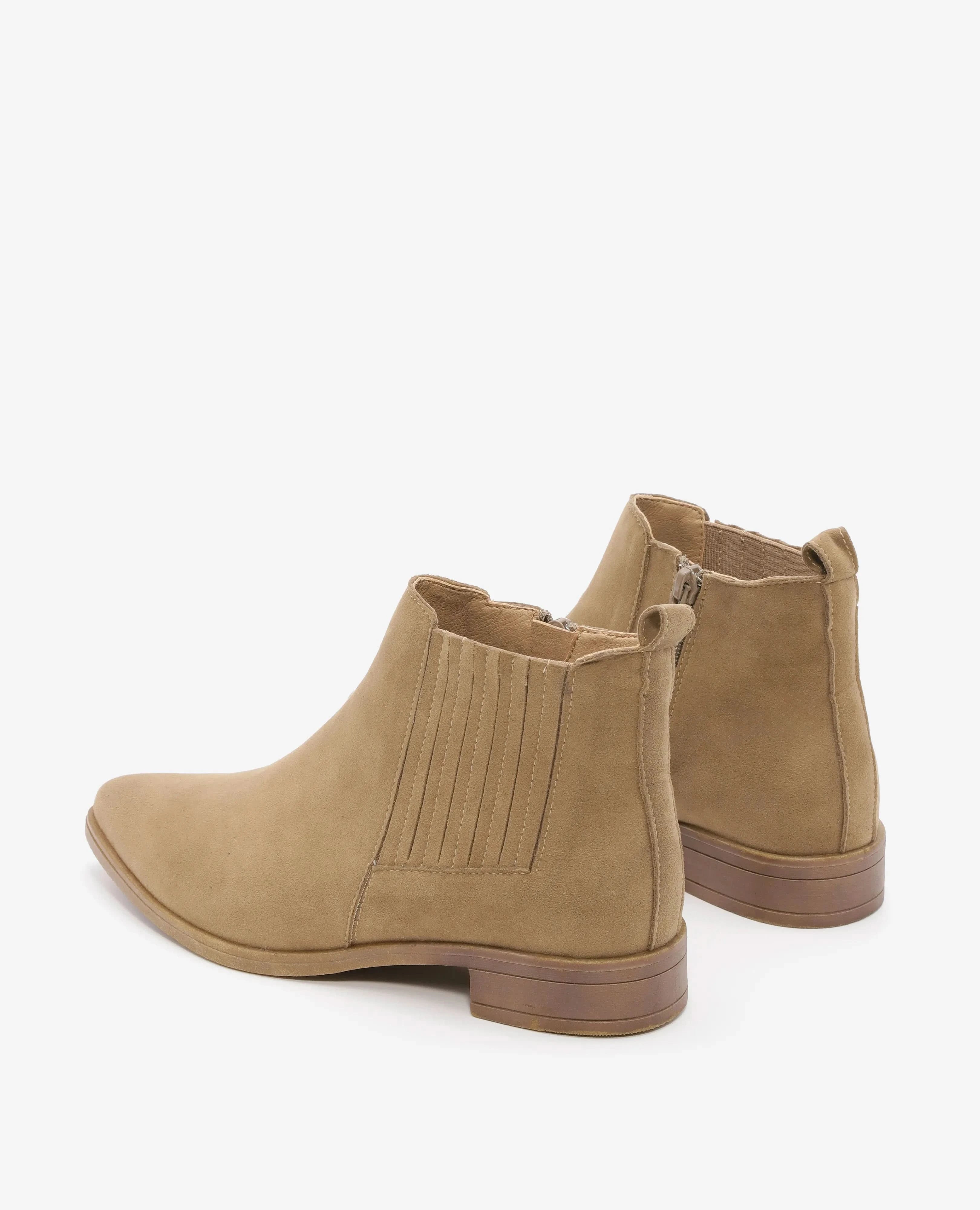 מגפונים דמוי זמש - אליסיה - B Unique