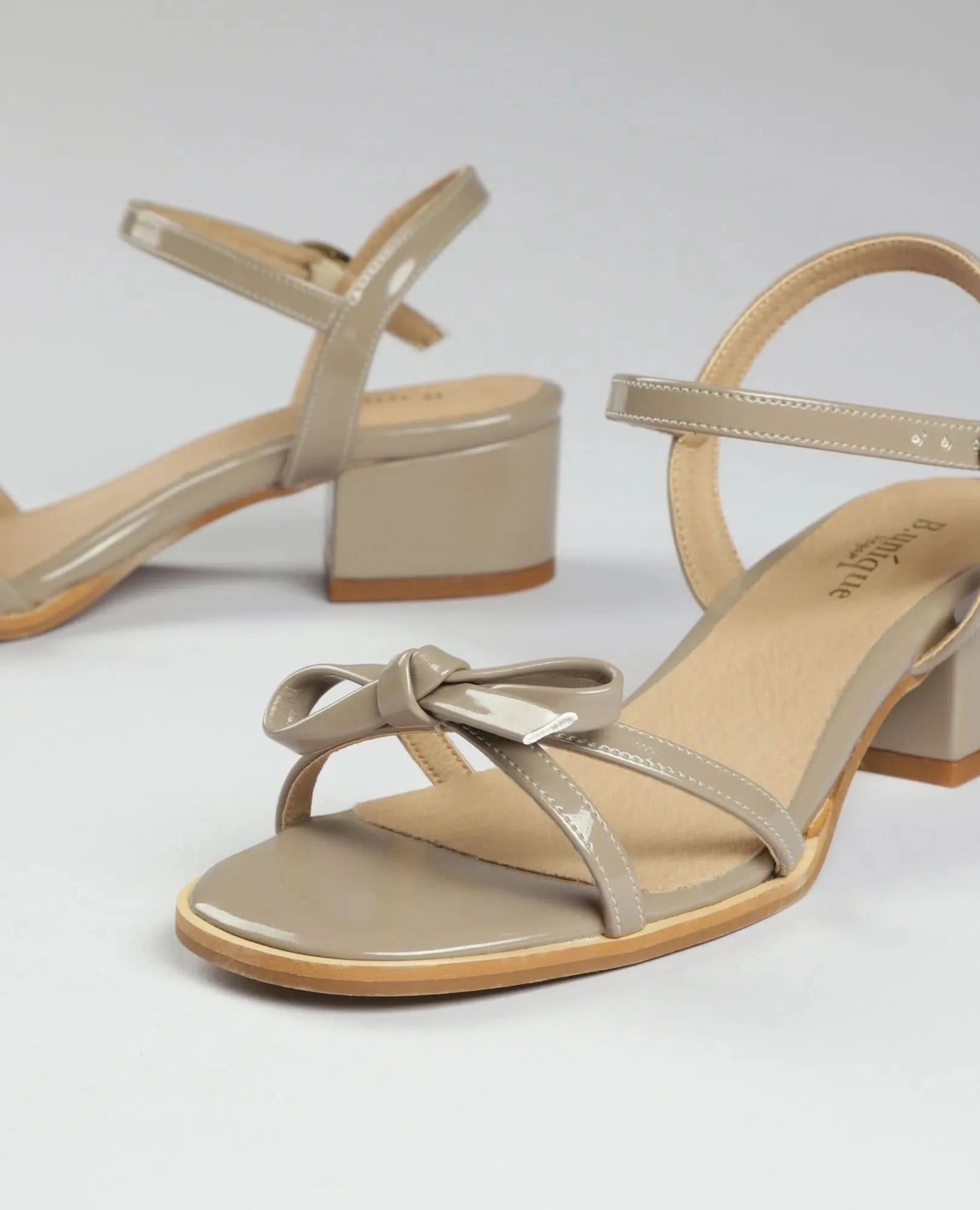 סנדלי עקב - אריאל - B Unique - סנדלים