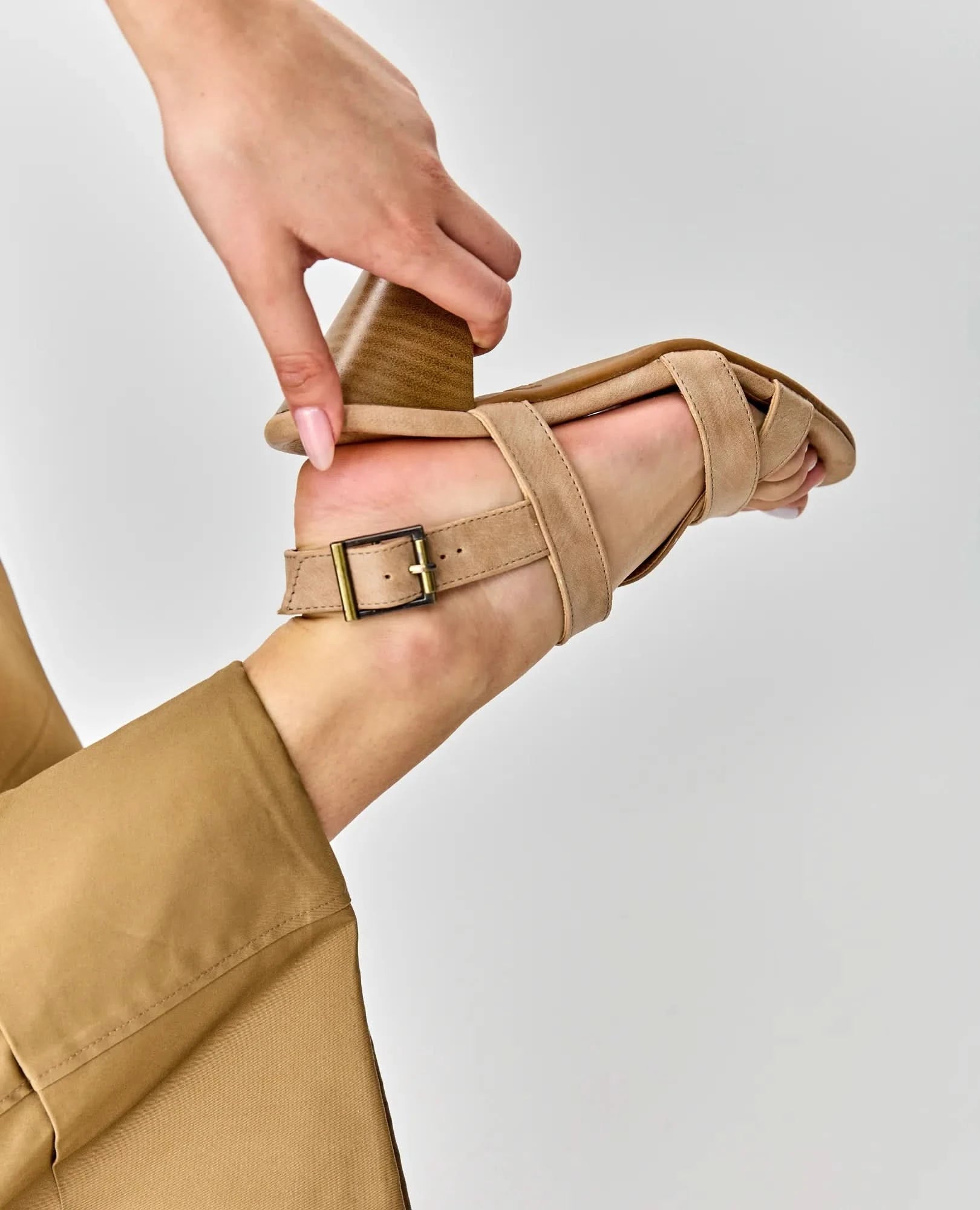 סנדלי עקב - סיליה - B Unique