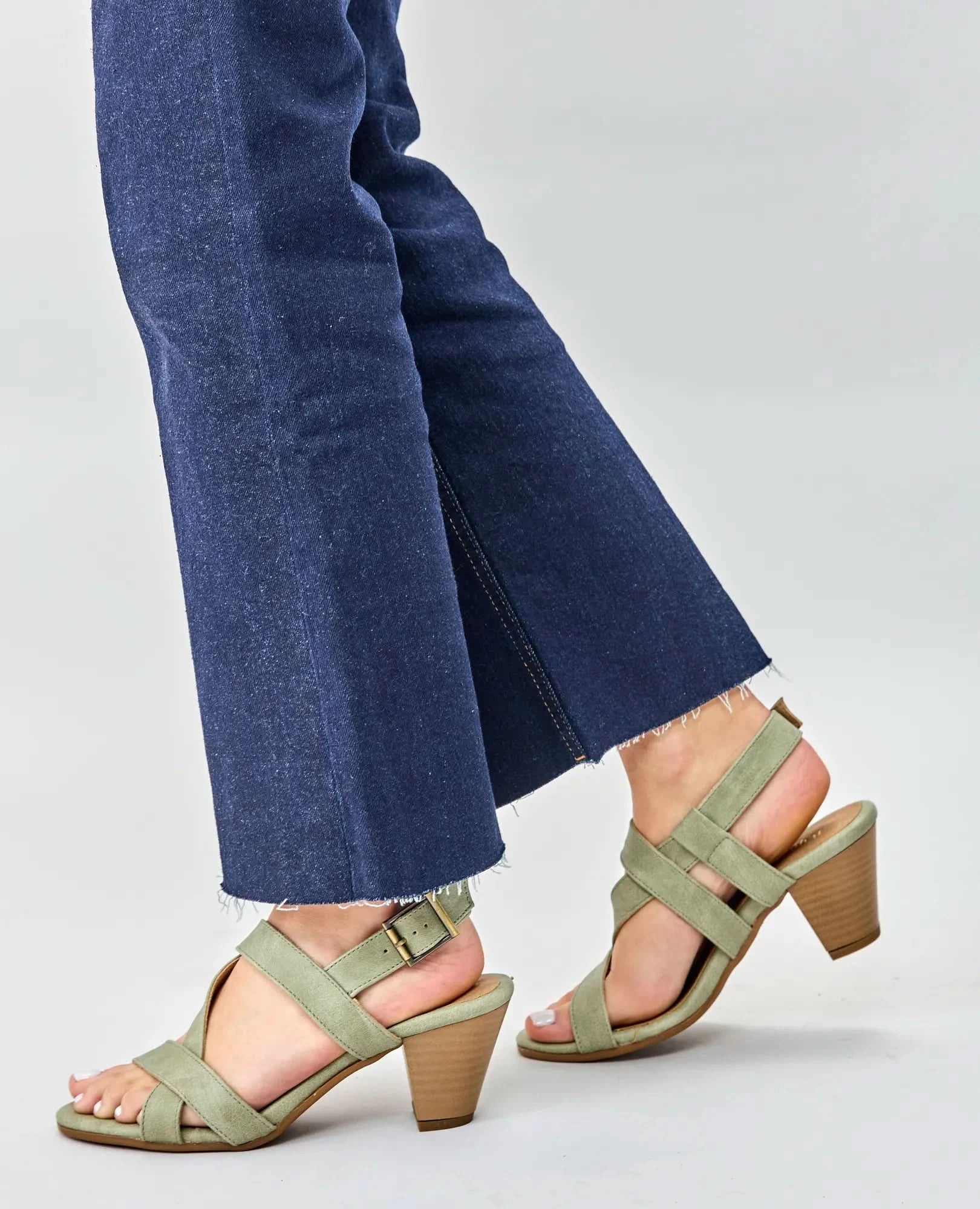 סנדלי עקב - סיליה - B Unique