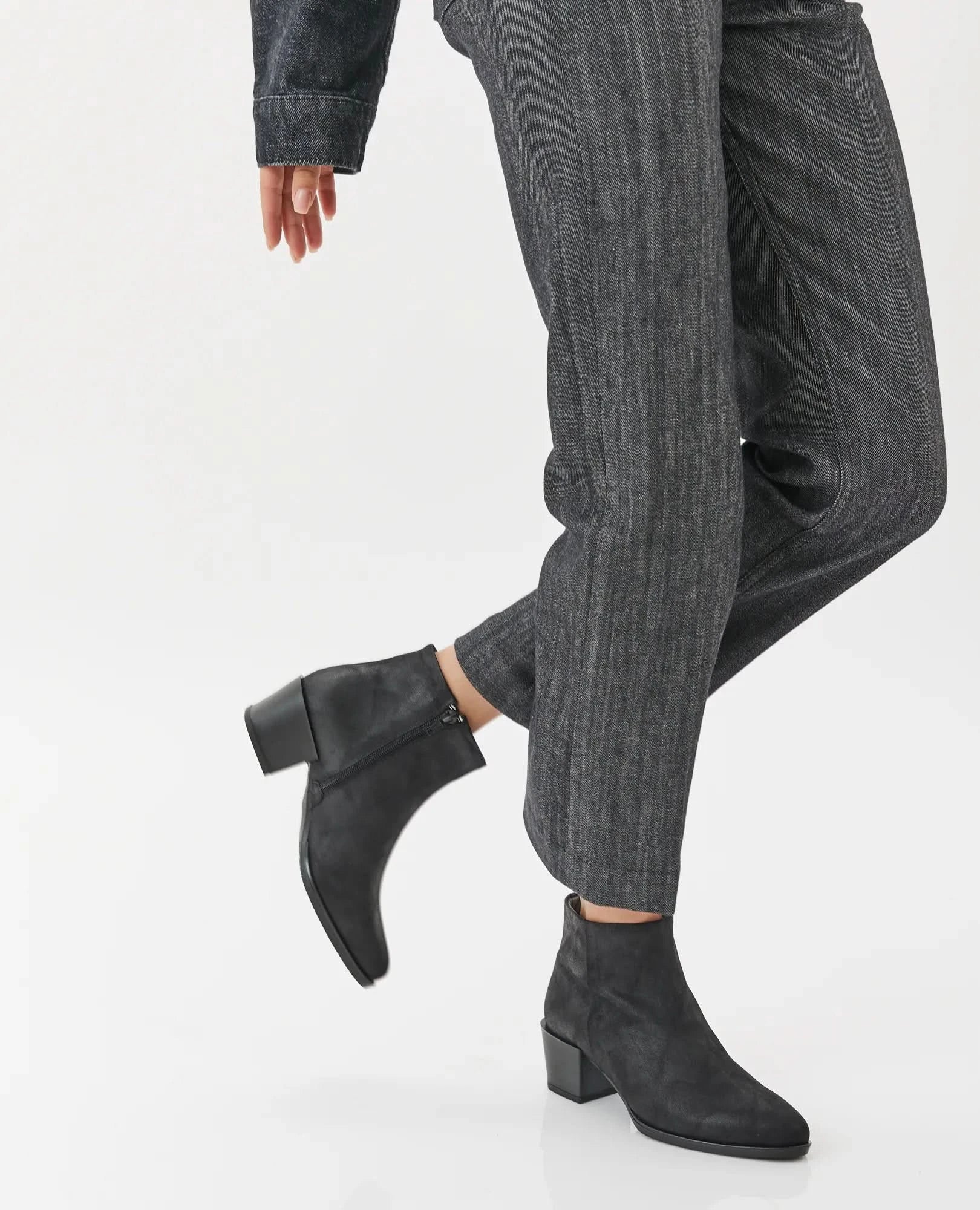 מגפוני עקב קלאסיים- אסיה - B Unique