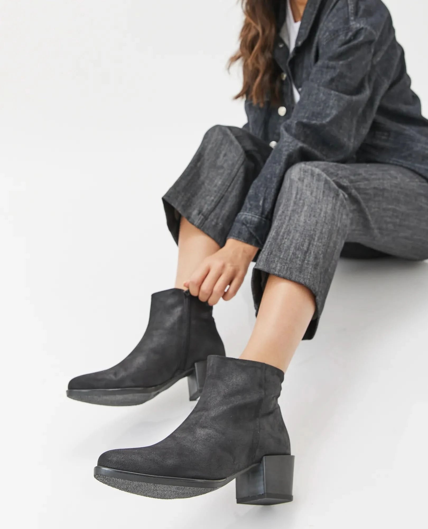 מגפוני עקב קלאסיים- אסיה - B Unique