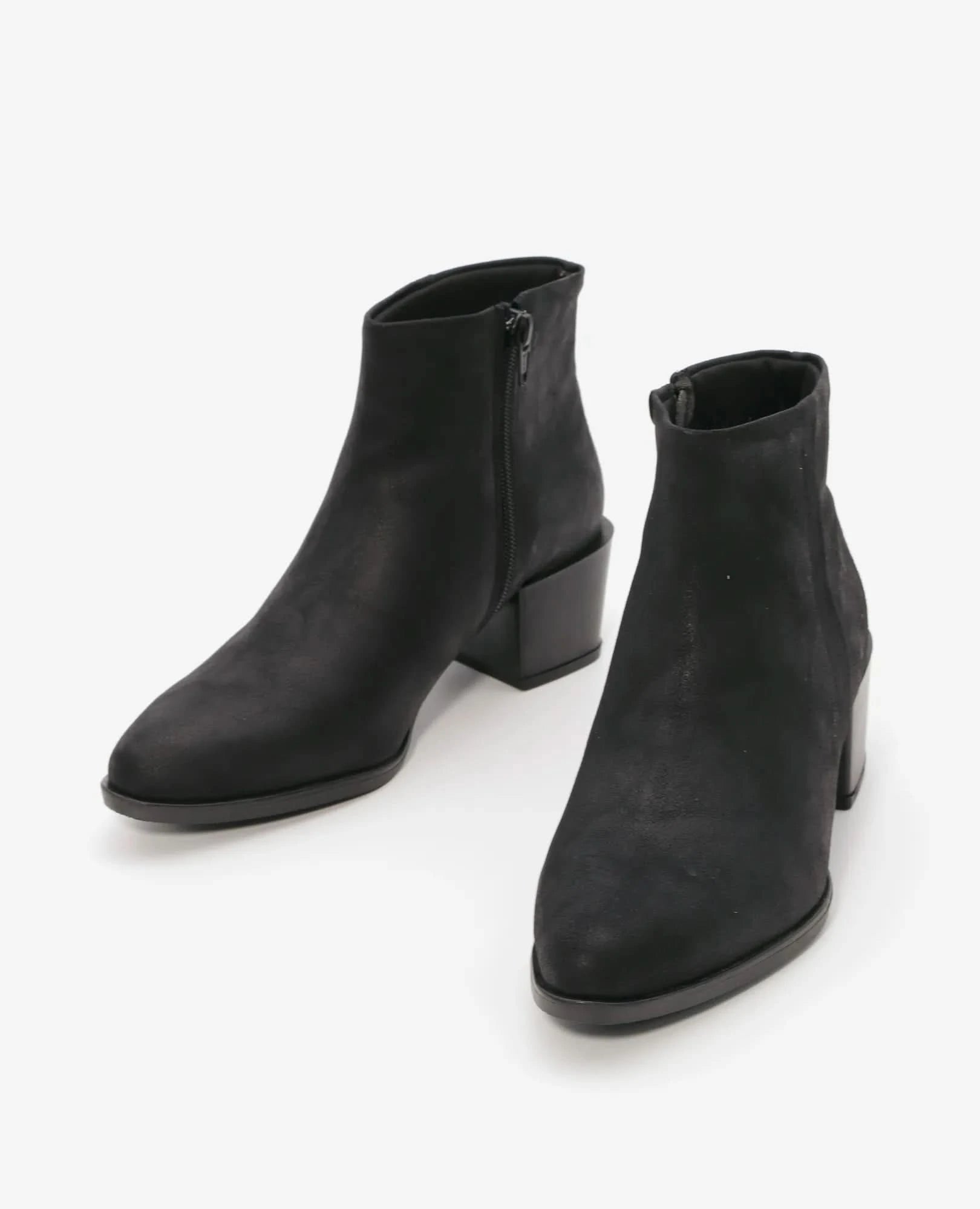 מגפוני עקב קלאסיים- אסיה - B Unique