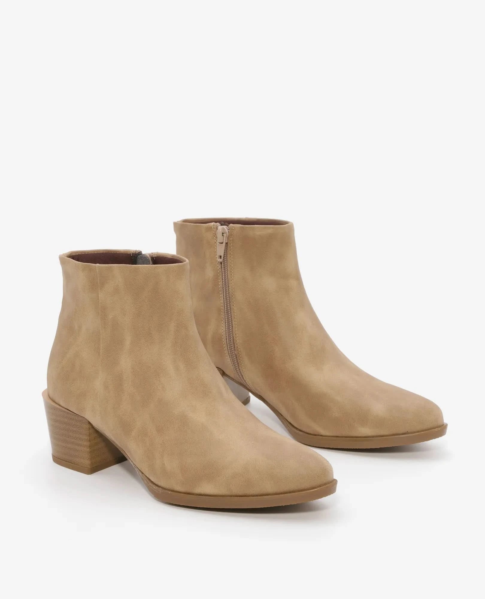 מגפוני עקב קלאסיים- אסיה - B Unique