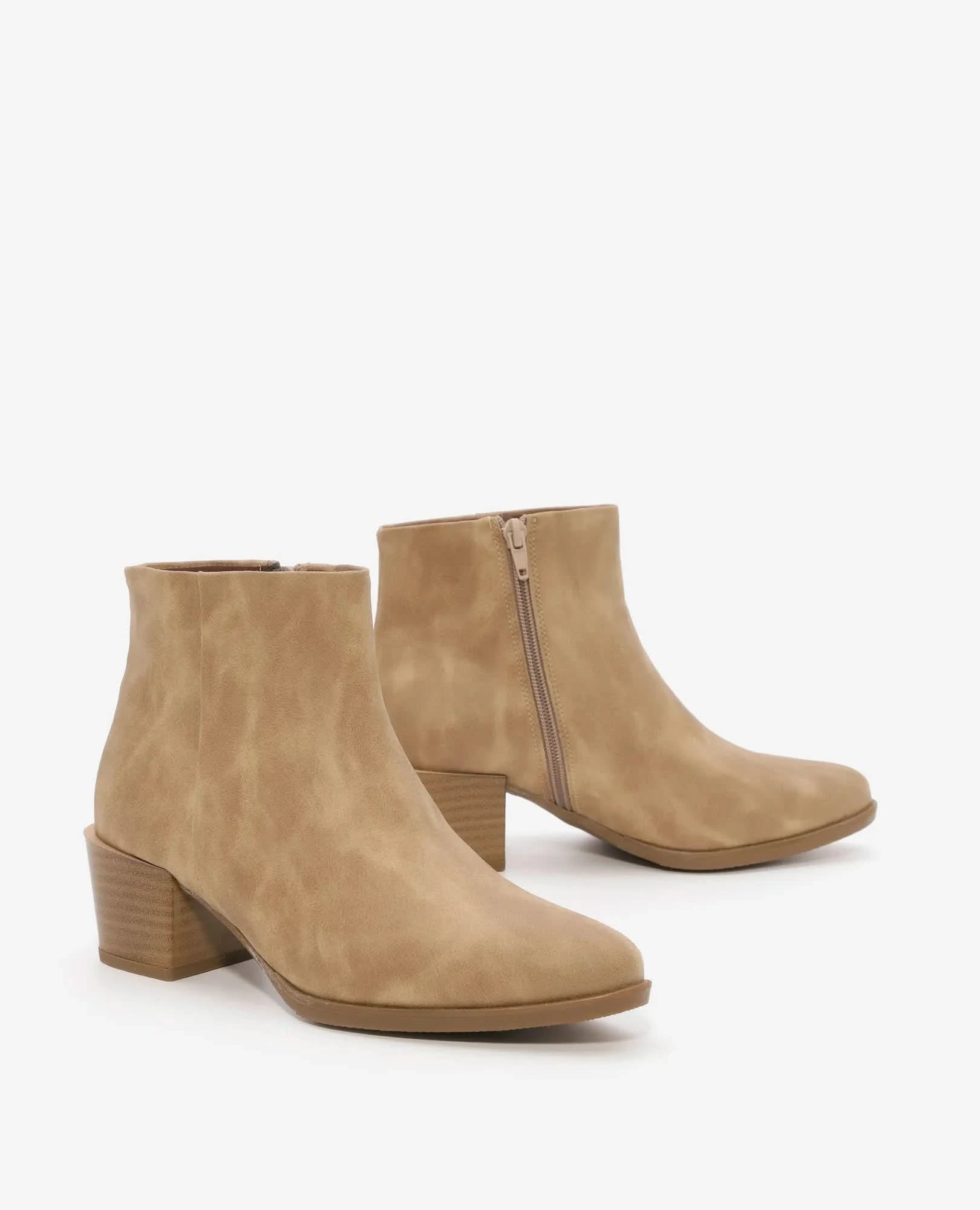 מגפוני עקב קלאסיים- אסיה - B Unique