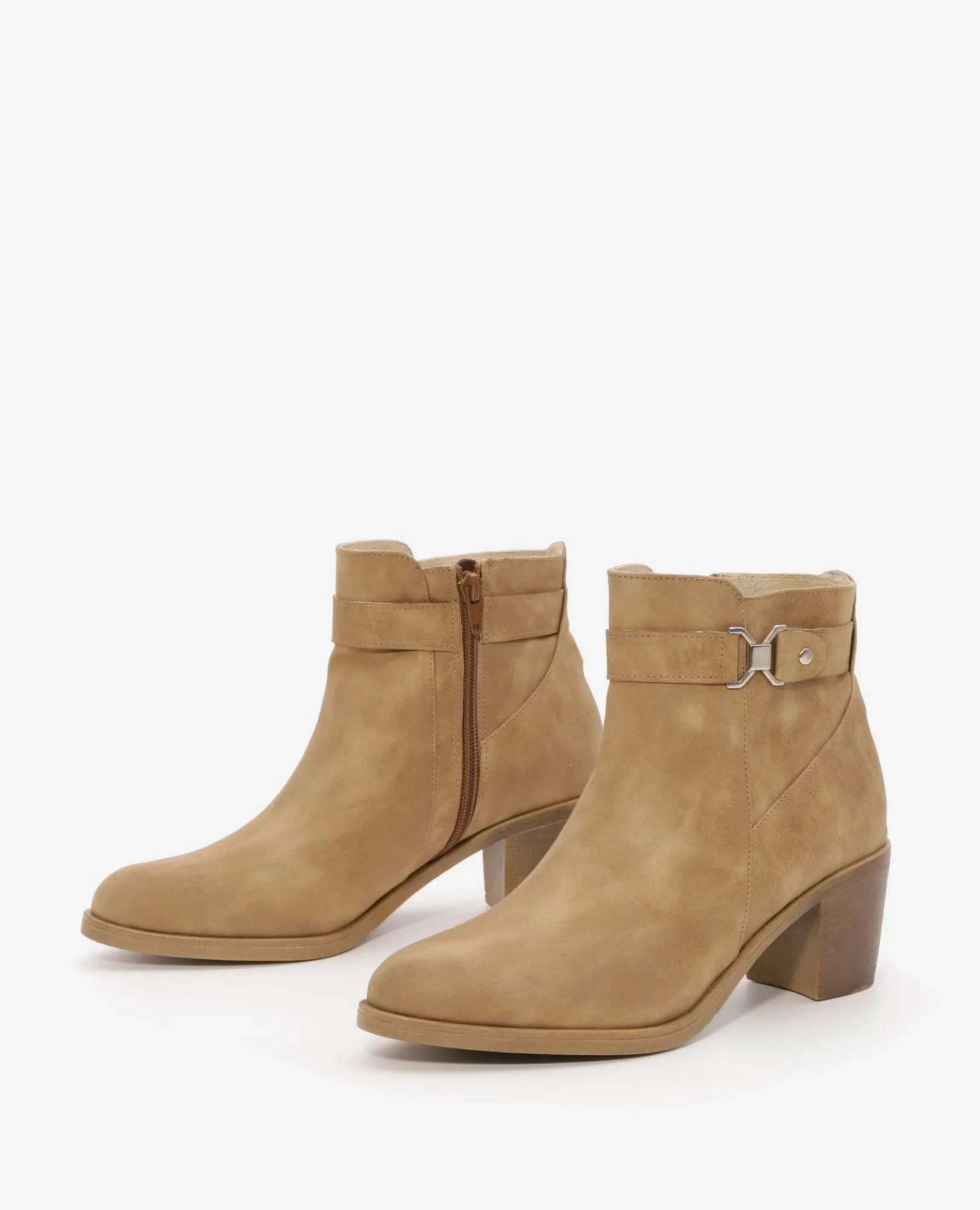 מגפוני עקב- אווה - B Unique