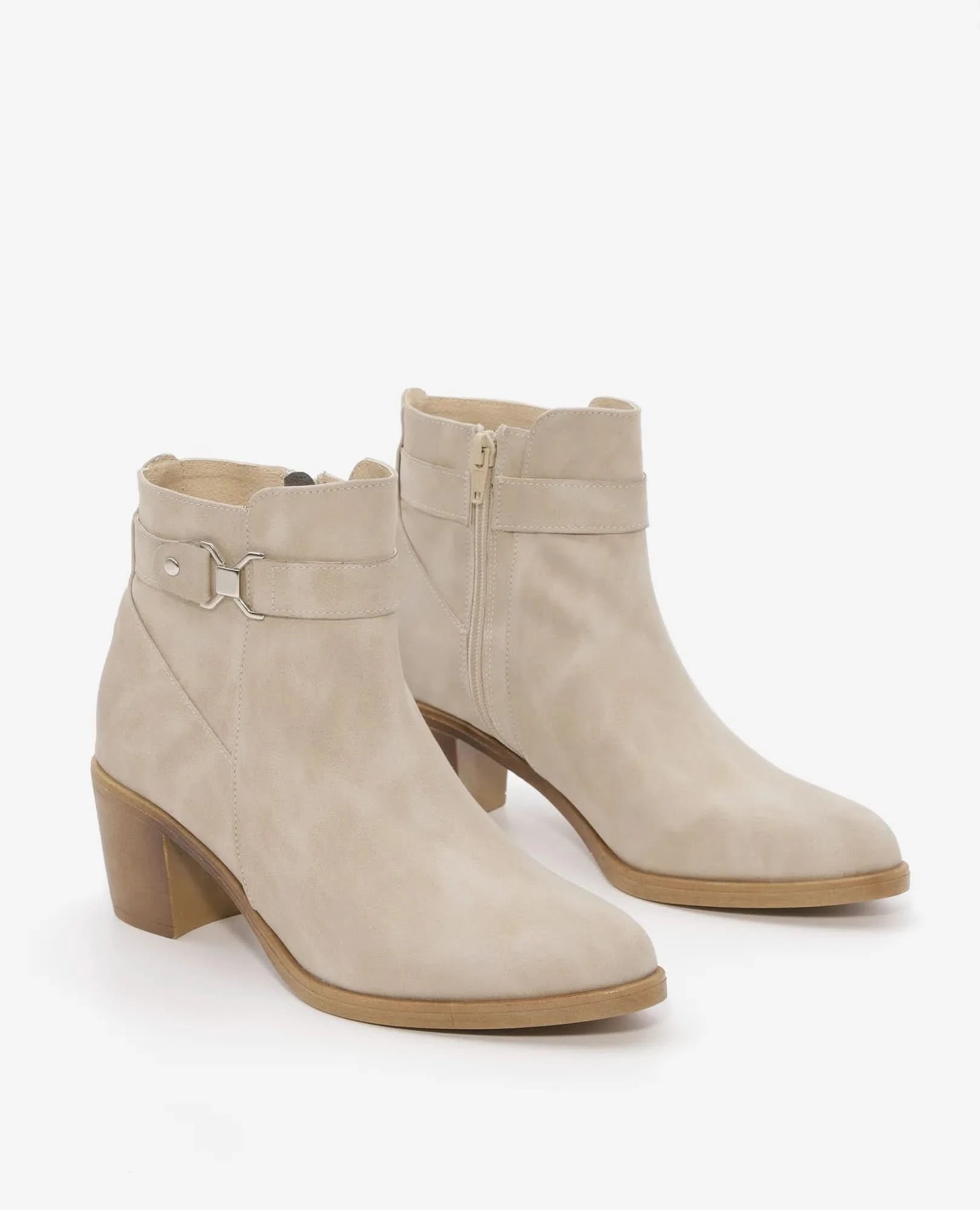 מגפוני עקב- אווה - B Unique