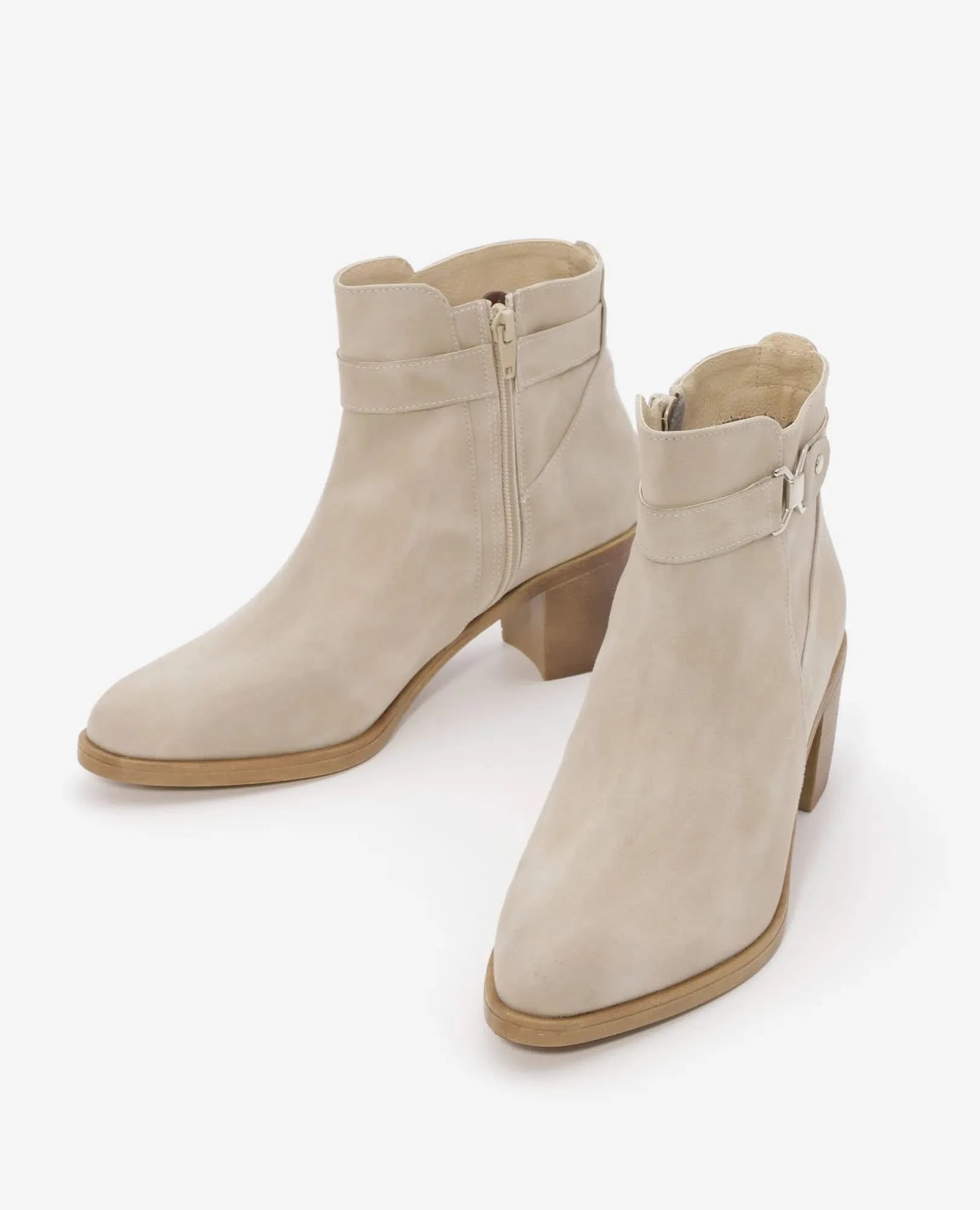 מגפוני עקב- אווה - B Unique