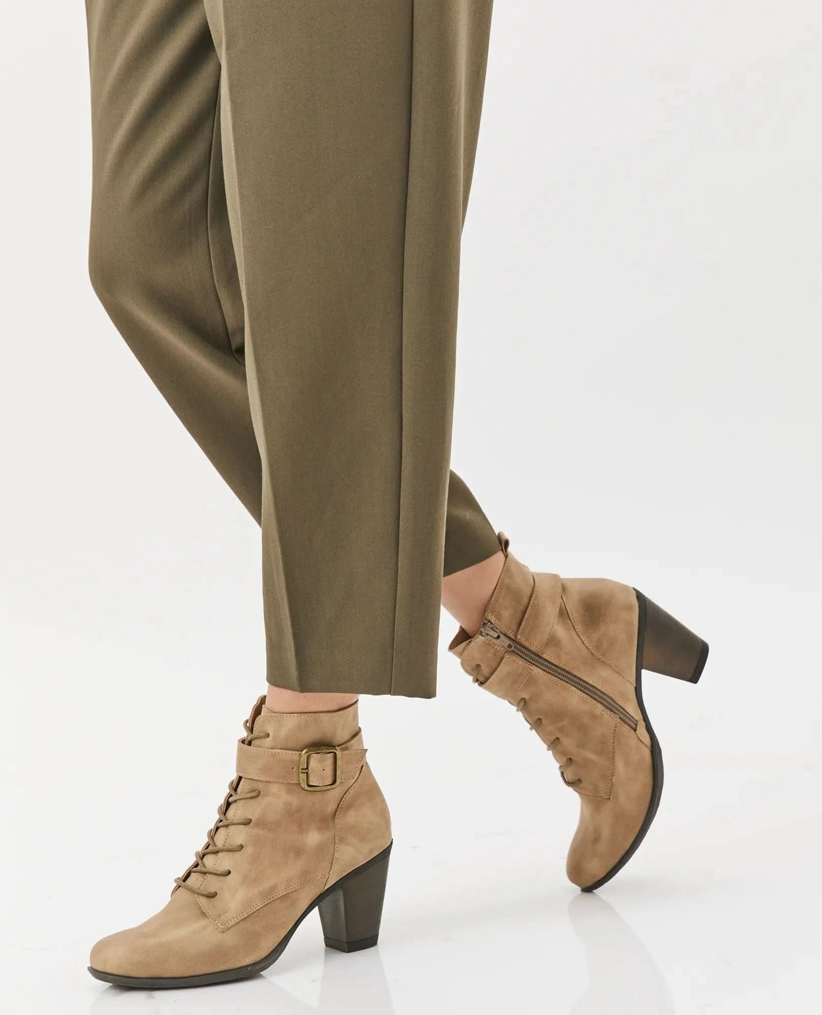 מגפוני עקב קלאסי- אשלי- בי יוניק