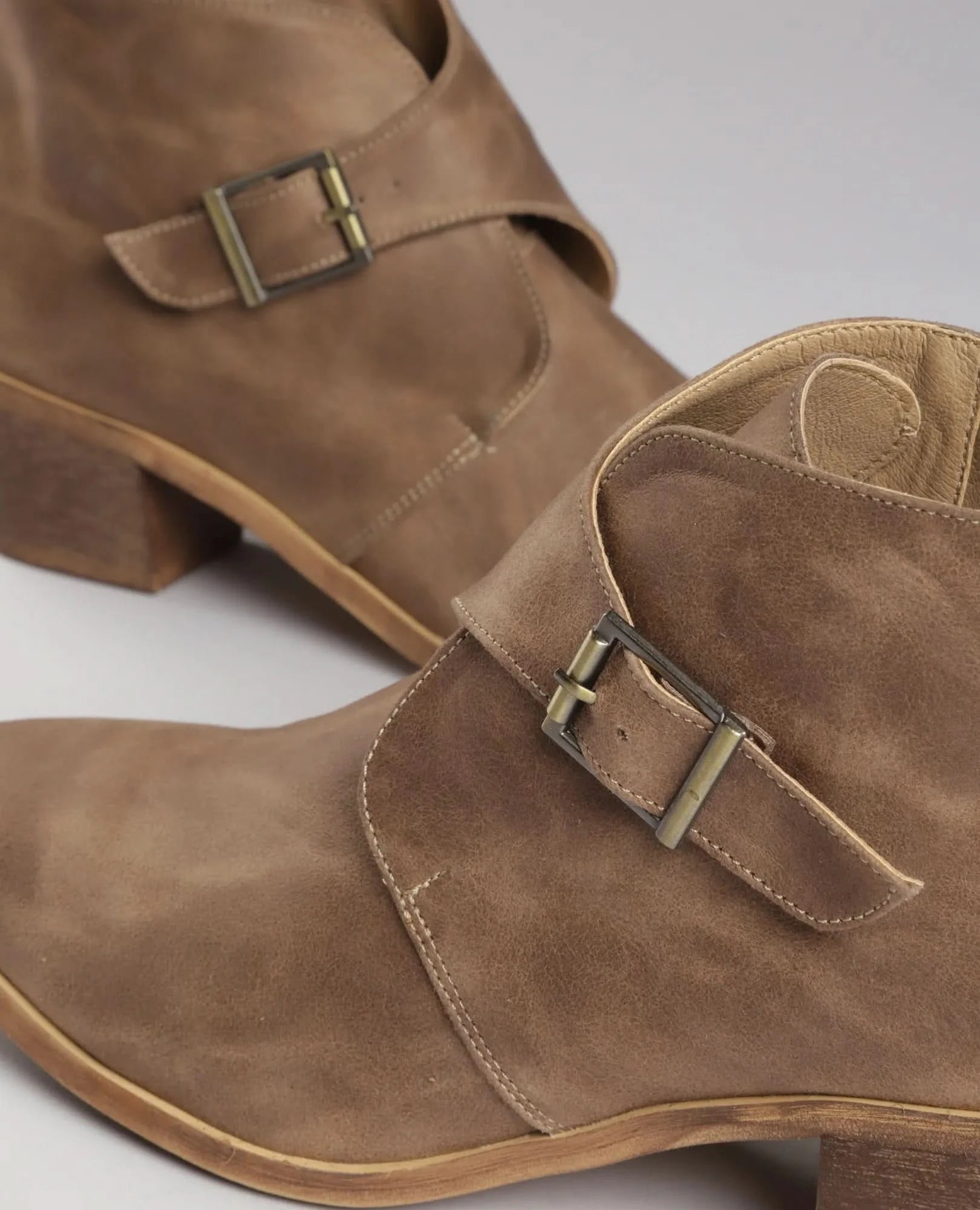 מגפוני עקב - קורל - B Unique - מגפונים