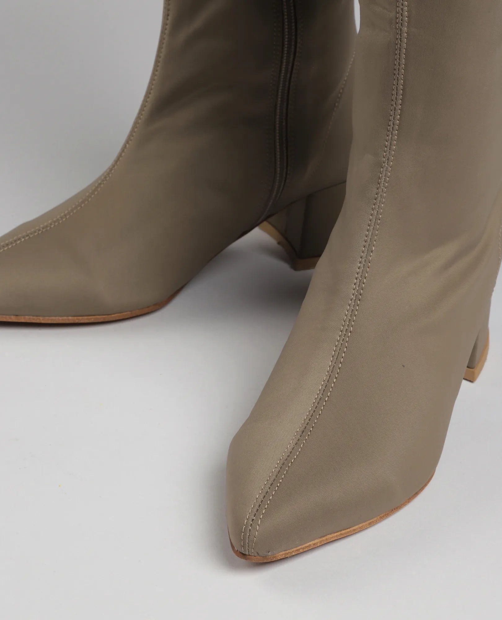 מגפי עקב - גלית - B Unique - מגפיים