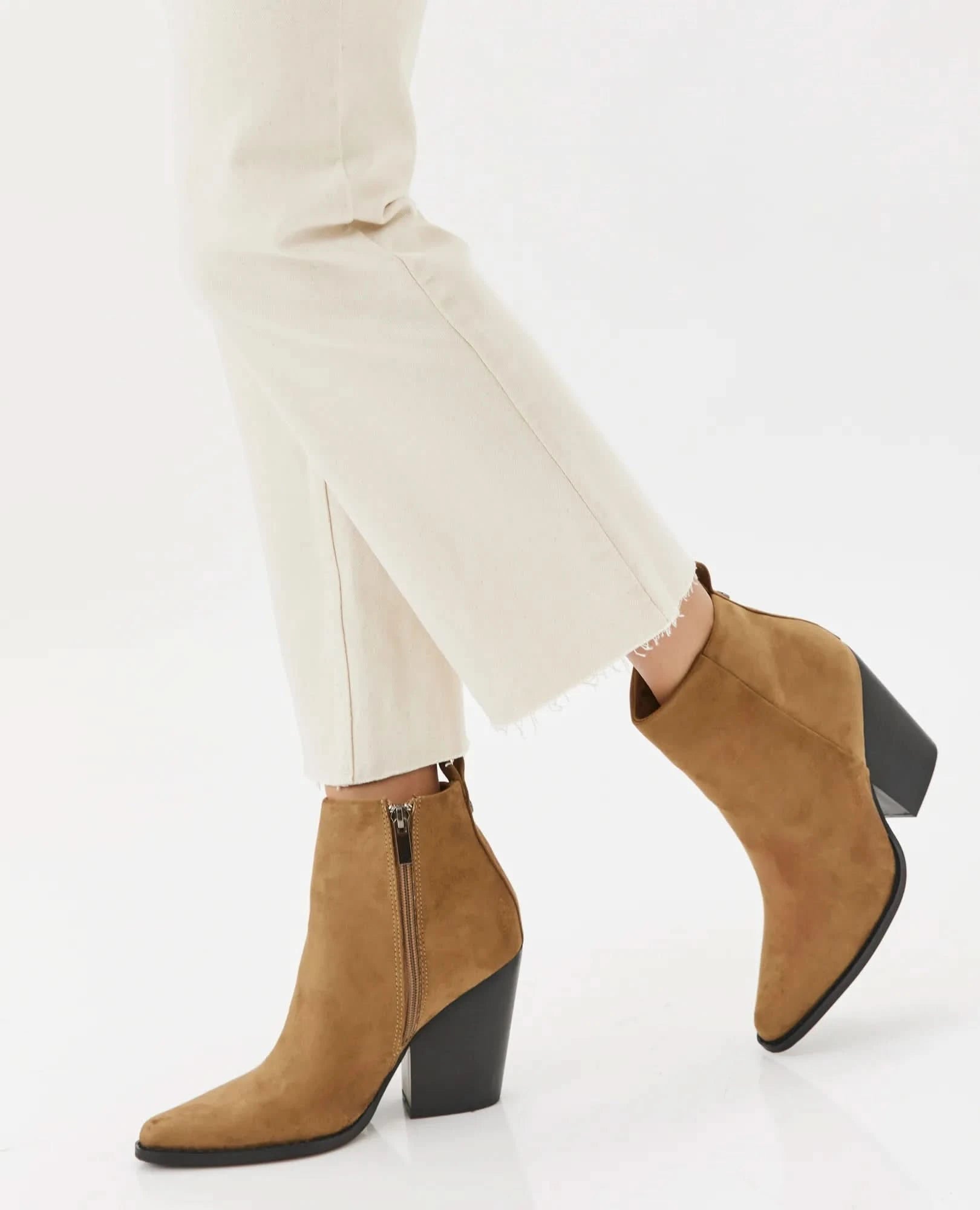 מגפוני עקב- נוף - B Unique