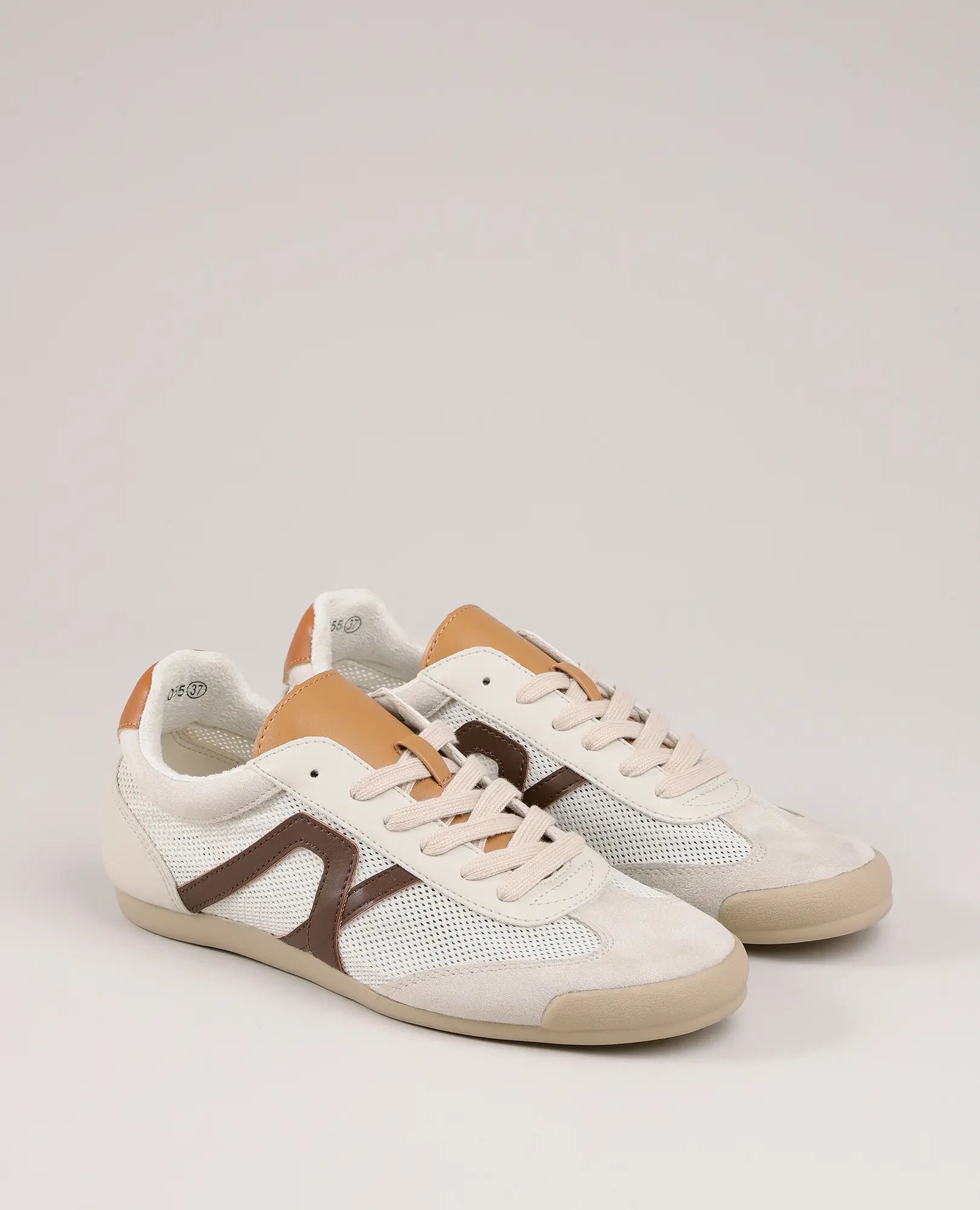 נעלי סניקרס מעוצבות - גבריאל מבית B-Unique VEGAN בצבע בז', מושלמות למראה יומיומי.