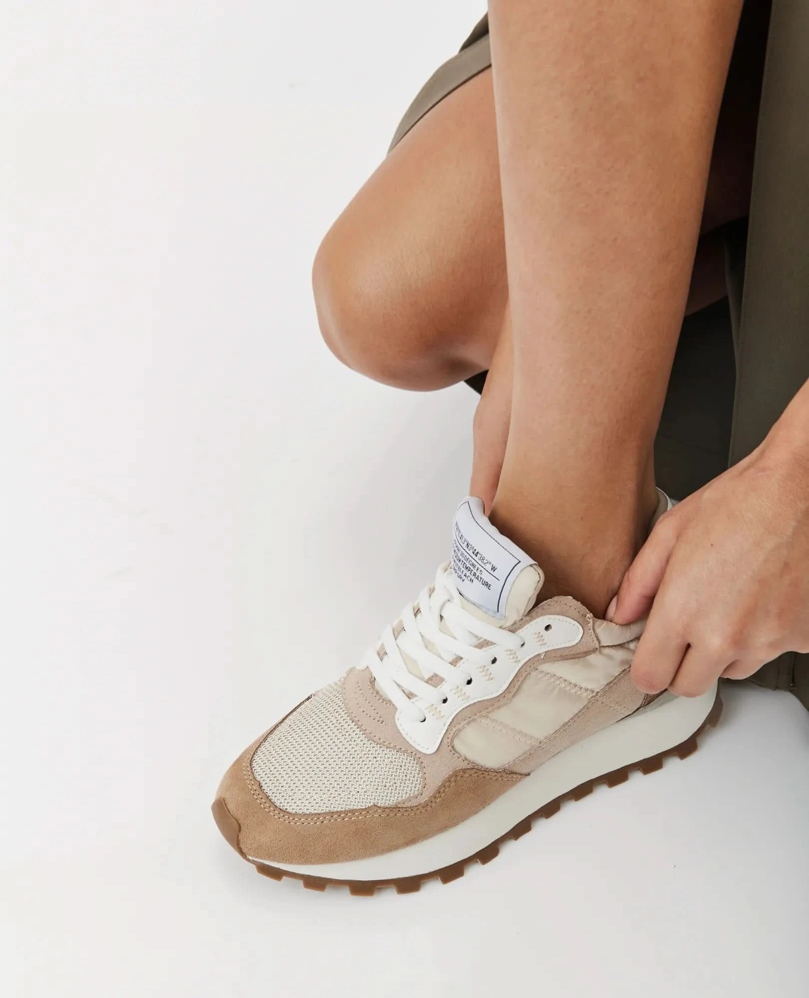 נעלי סניקרס מעוצבות