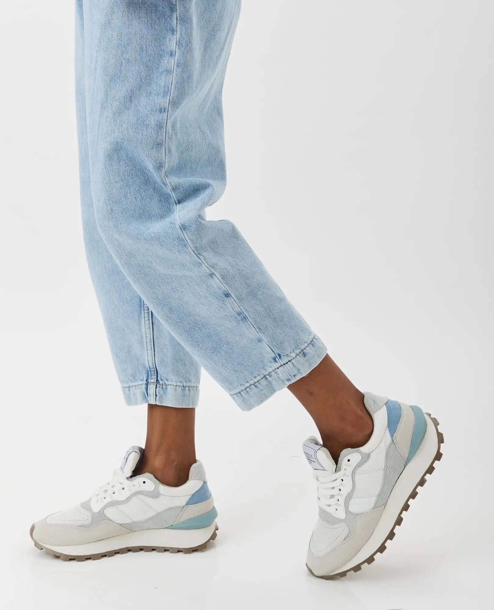 נעלי סניקרס מעוצבות